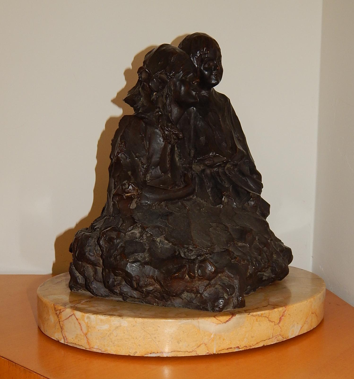 Frank Vittor (1888-1966) important bronze of mother and child.
Signed by the artist “F. Vittor” and dated 1915. Also bears the foundry mark.
Measures 12 1/2