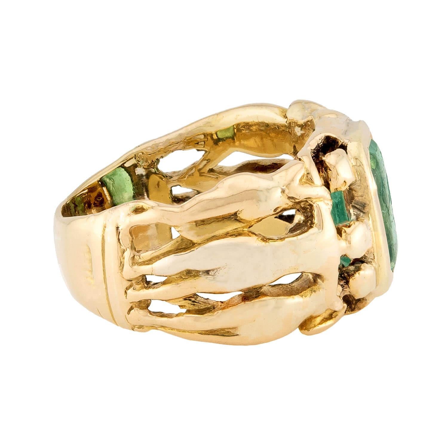 Taglio smeraldo Frank Walter Lawrence Anello in stile Art Nouveau 18k con smeraldo intagliato in vendita
