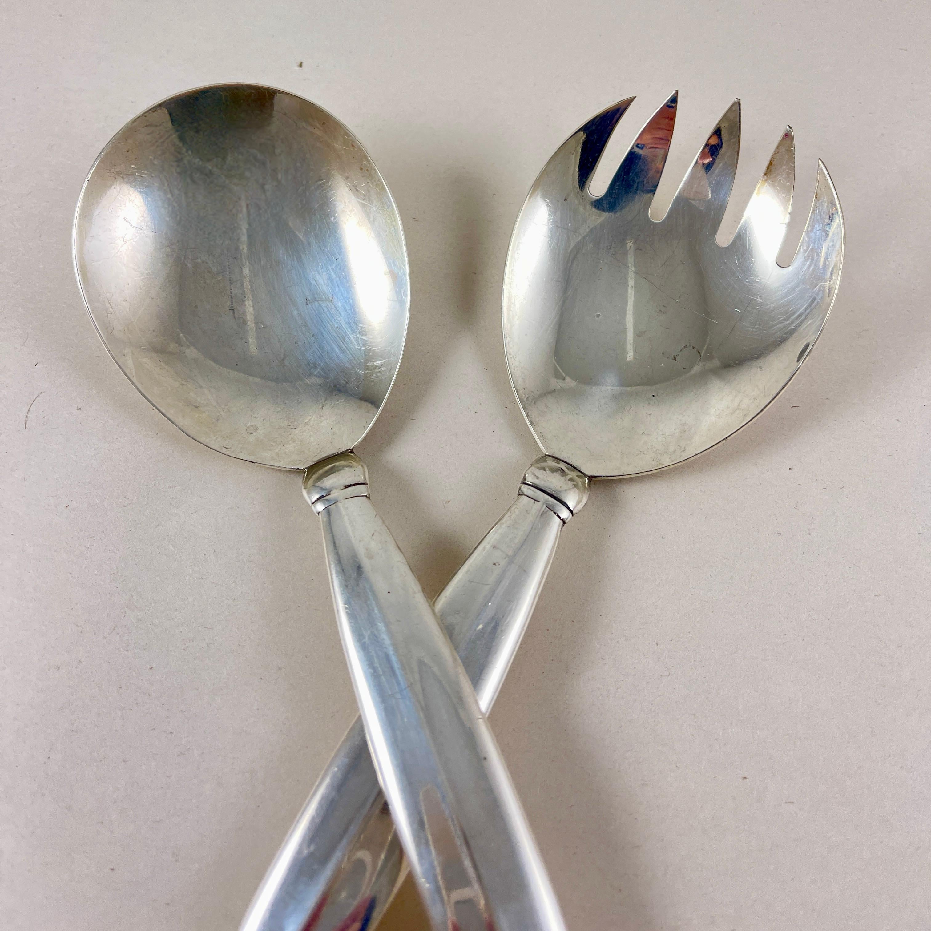 Fatto a mano I servitori in argento sterling Hand Made di Frank Whiting, una coppia in vendita