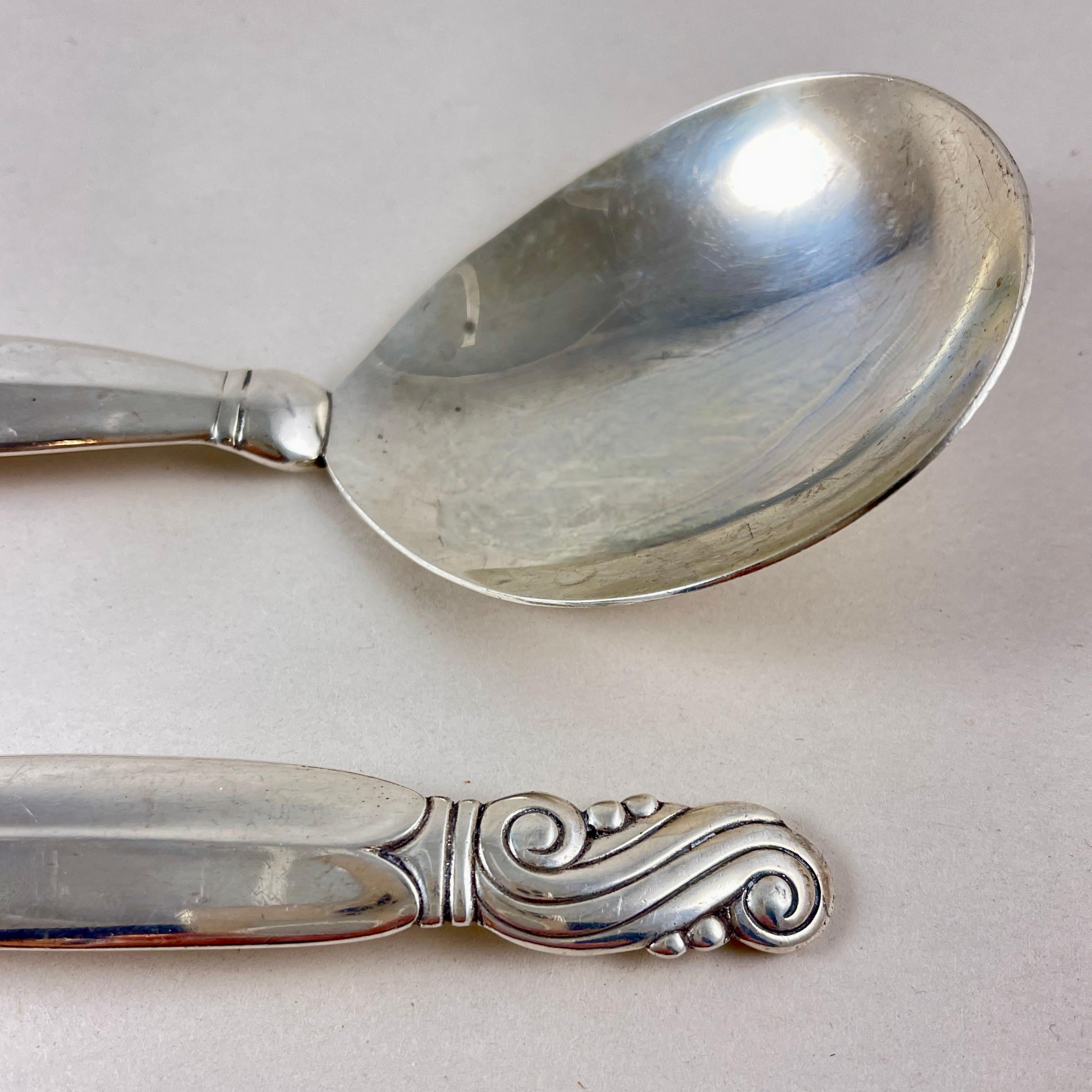 XX secolo I servitori in argento sterling Hand Made di Frank Whiting, una coppia in vendita