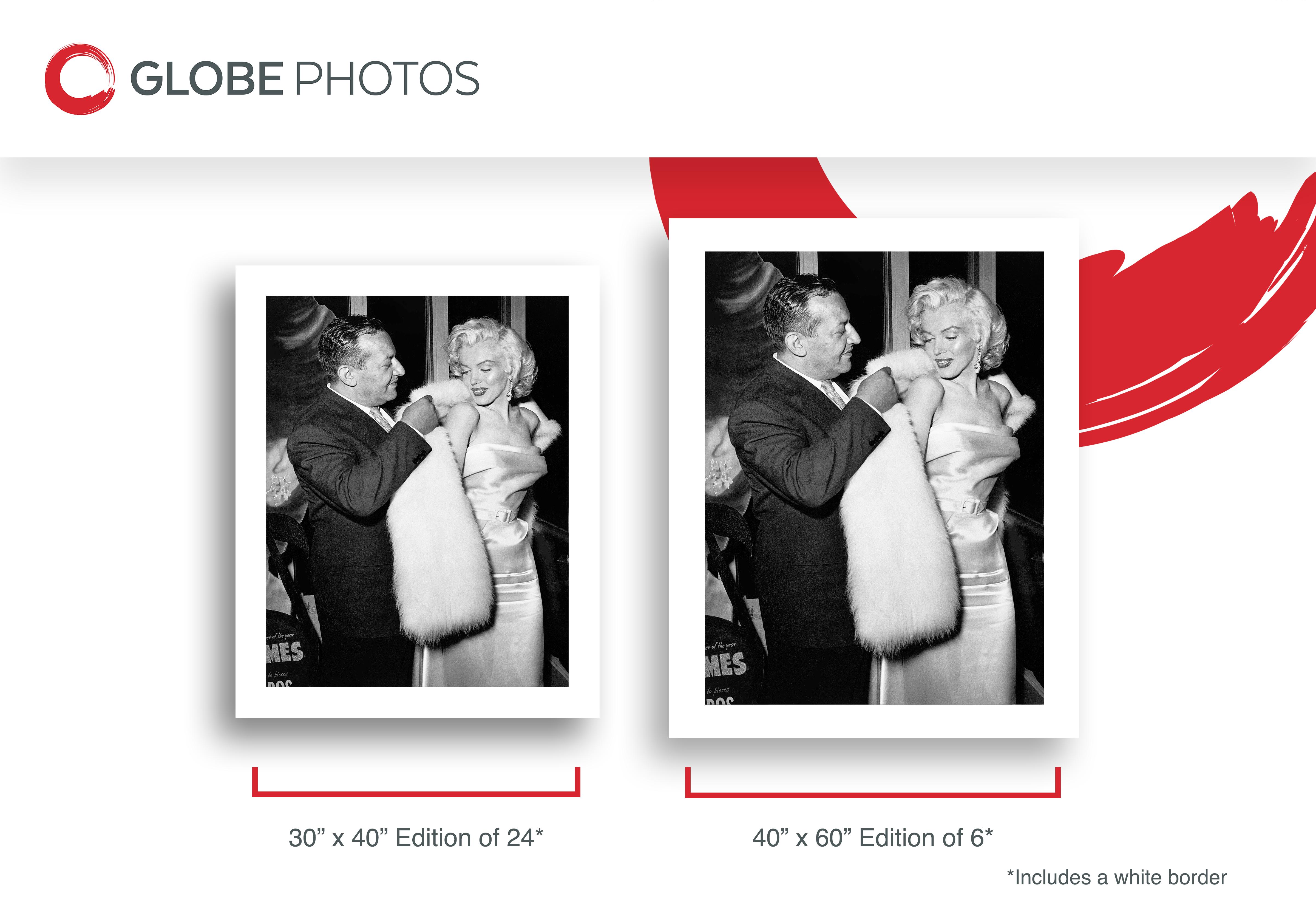 Herbert Hover, propietario de Ciro's, y Marilyn Monroe - Black and White Photograph Negro de Frank Worth