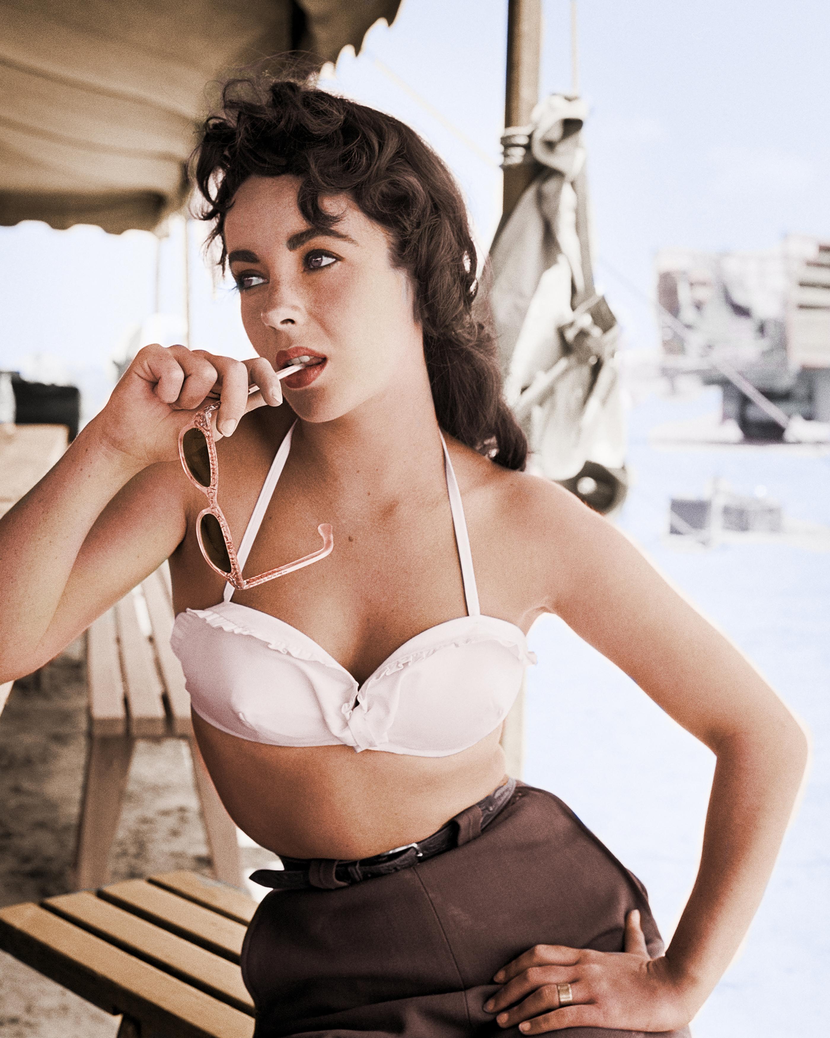 Frank Worth Color Photograph - Elizabeth Taylor with Sunglasses for Giant 20" x 24" Edition of 75