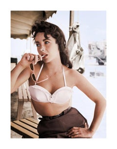 Elizabeth Taylor con gafas de sol para "Gigante"