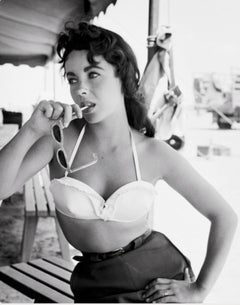 Elizabeth Taylor with Sunglasses for Giant -  Oversize Limited Print 