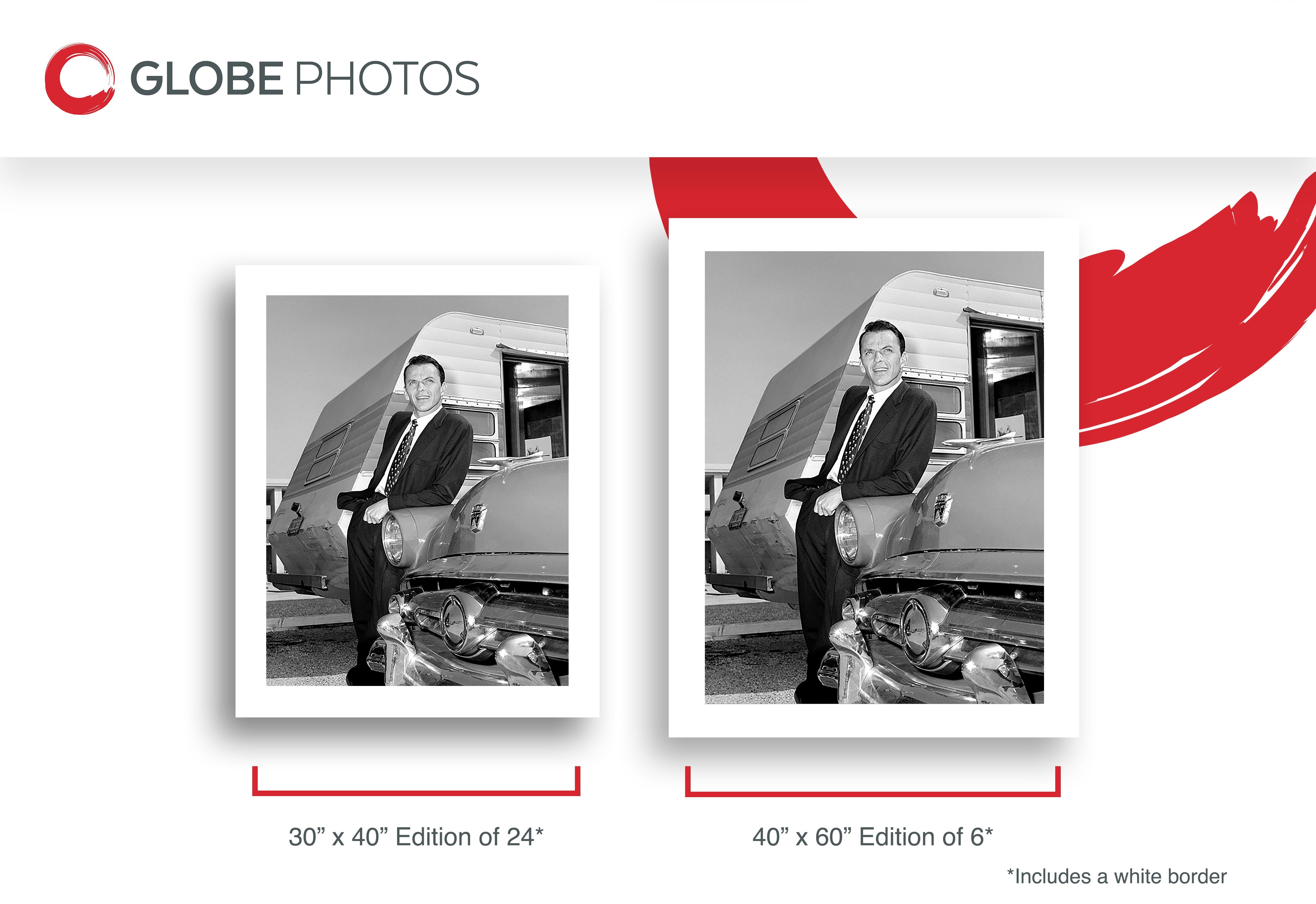 Frank Sinatra mit Ford (Grau), Black and White Photograph, von Frank Worth