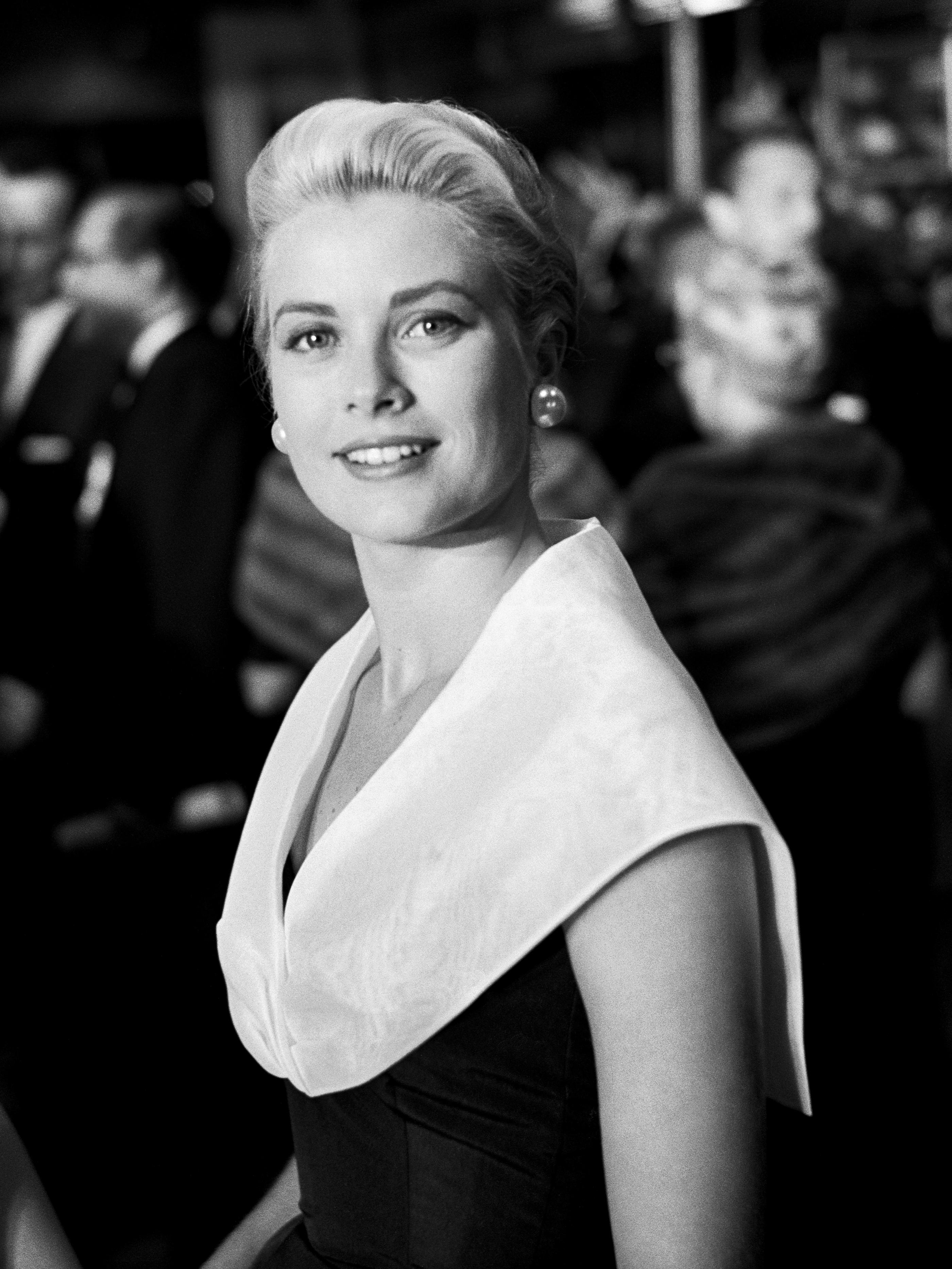 Frank Worth Black and White Photograph - Grace Kelly at the Premiere of Rear Window 20" x 24" Edition of 75