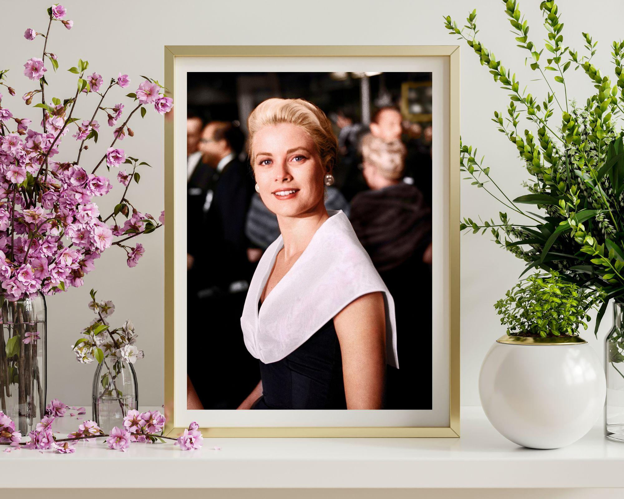 Grace Grace à la première de The Window - Photograph de Frank Worth