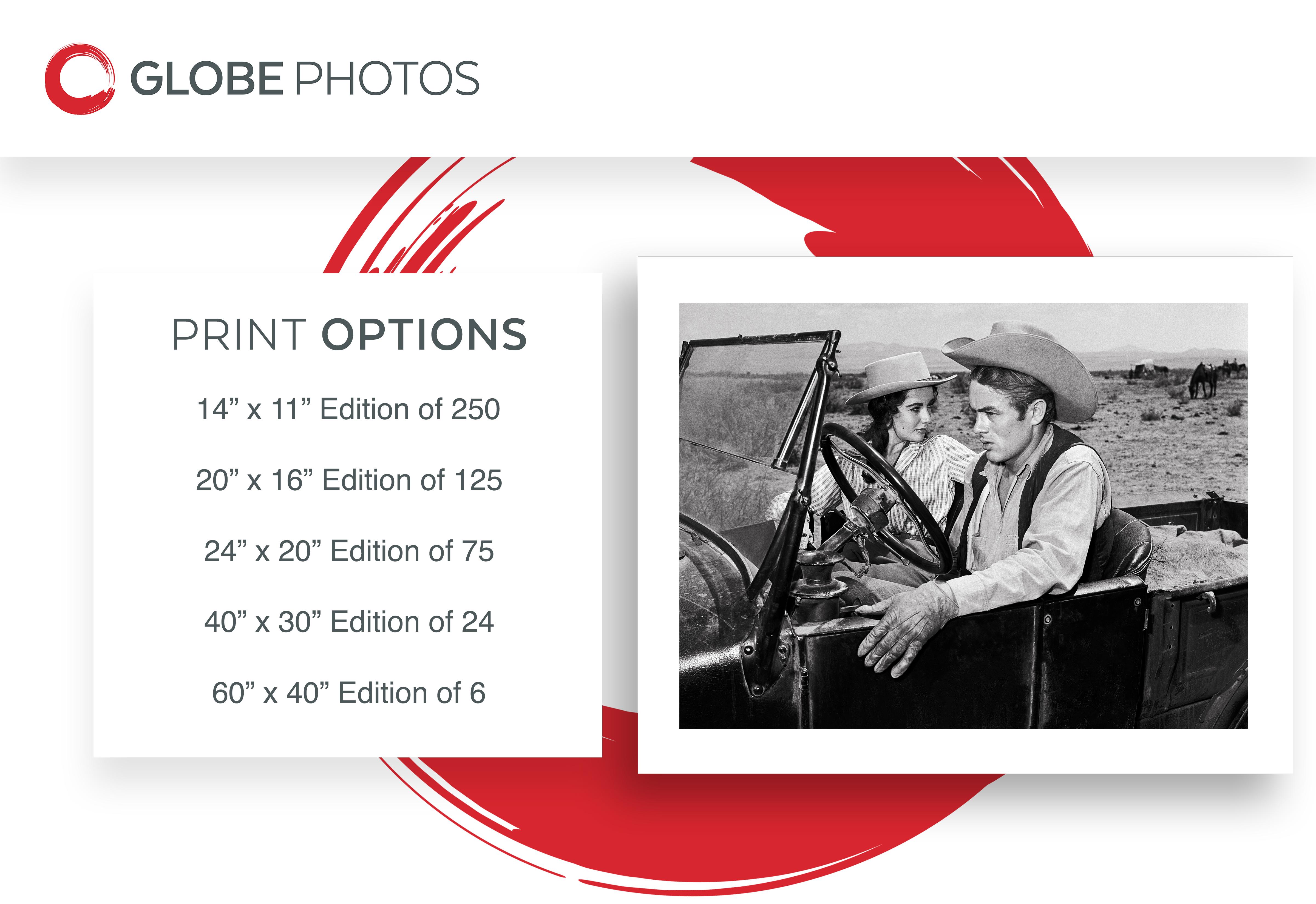 James Dean y Elizabeth Taylor en coche en el plató de Gigante - Photograph de Frank Worth