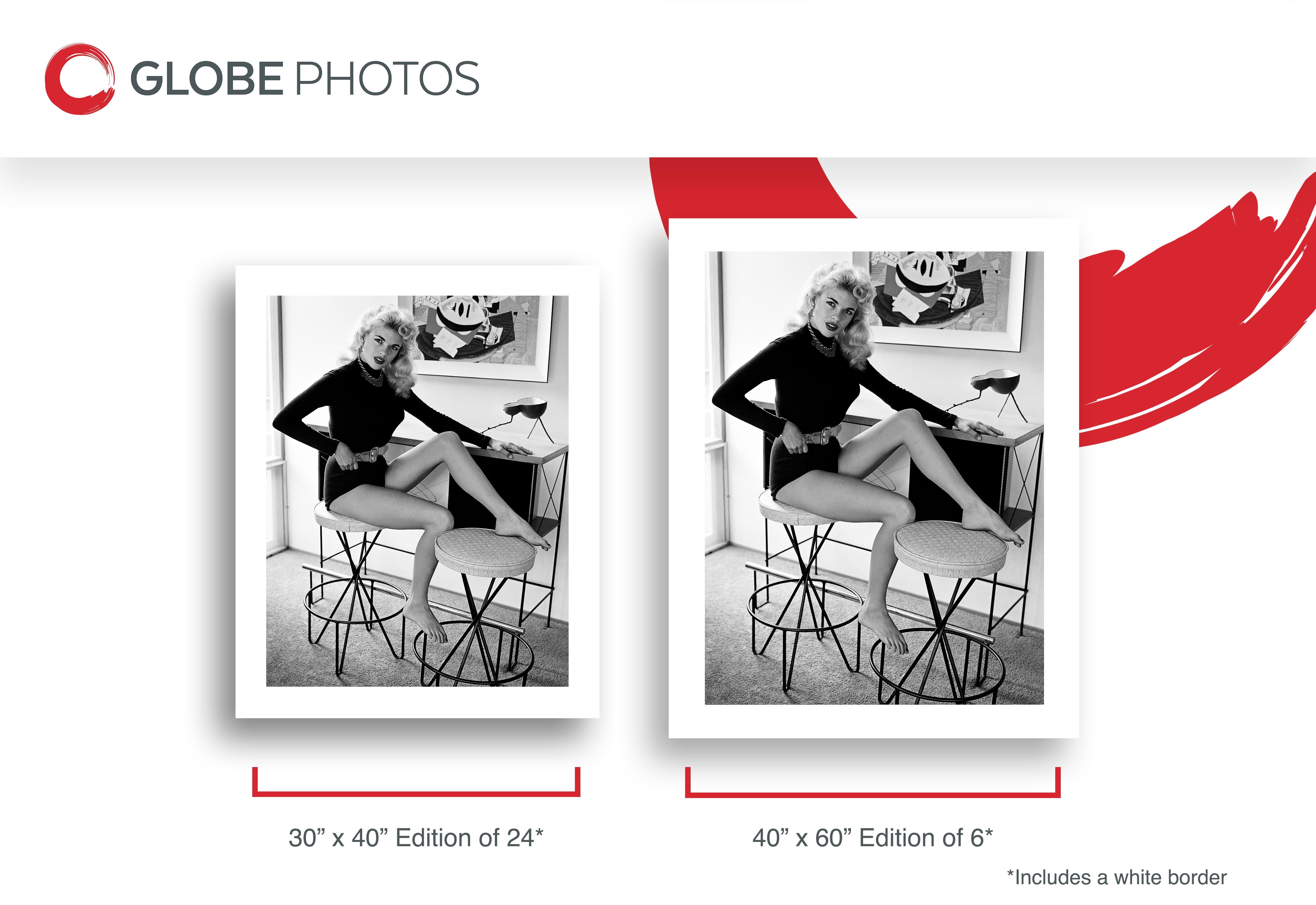 Jayne Mansfield: Pinup moderna - Portrait Photograph Grigio di Frank Worth
