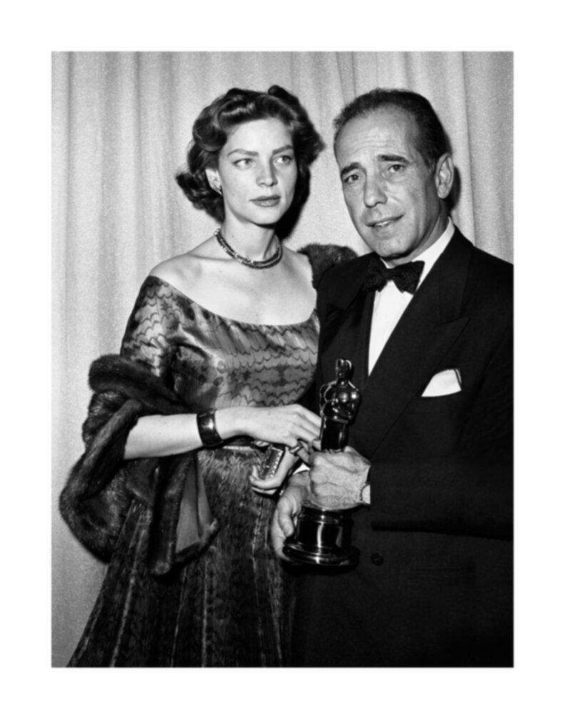 Black and White Photograph Frank Worth - Lauren Bacall et Humphrey Bogart aux Oscars