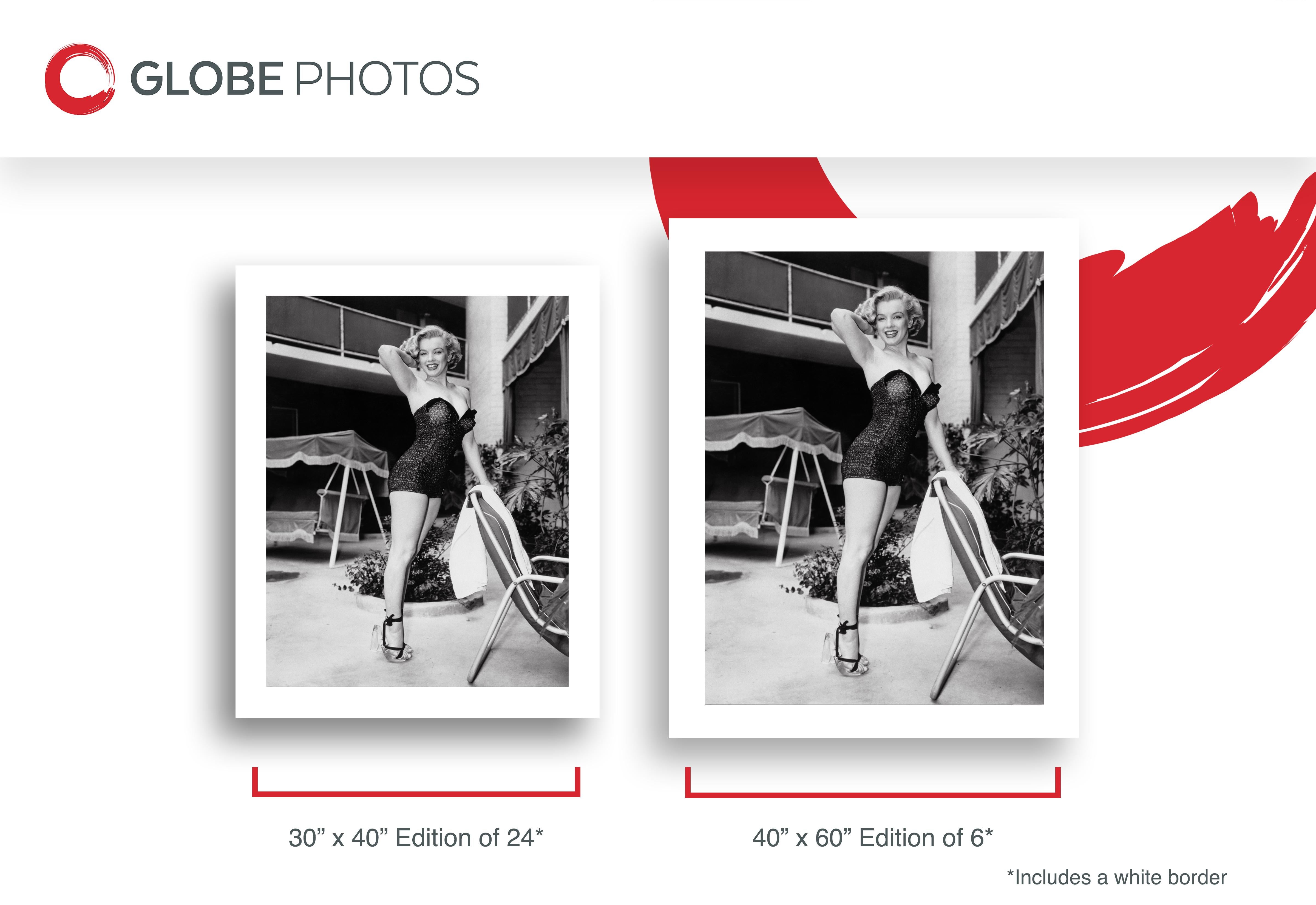 Marilyn Monroe Poolside-Glamour (Schwarz), Black and White Photograph, von Frank Worth