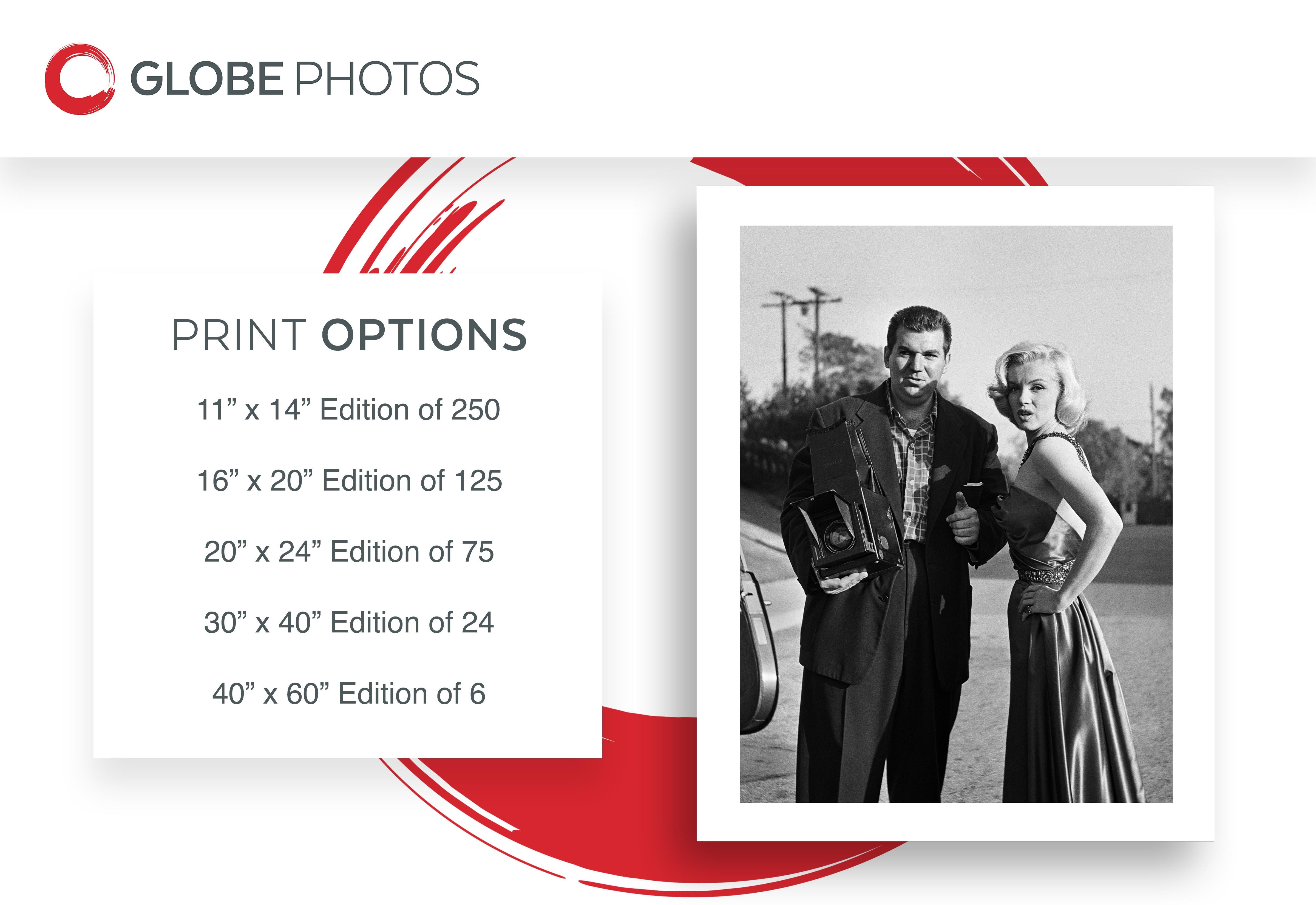 Marilyn Monroe in piedi con un fotografo - Photograph di Frank Worth