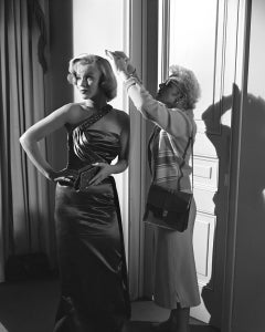 Marilyn Monroe avec une coiffeuse sur le tournage de « How to Marry a millionare »