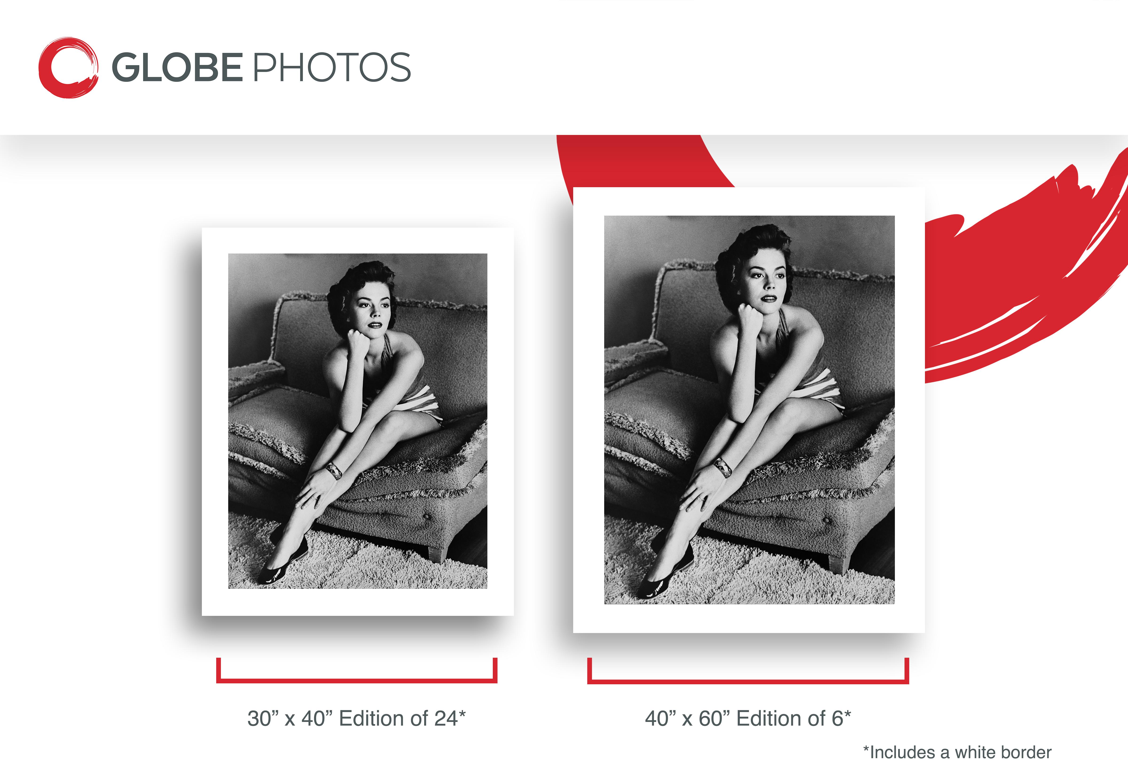 Natalie Wood Classic Porträt (Schwarz), Black and White Photograph, von Frank Worth