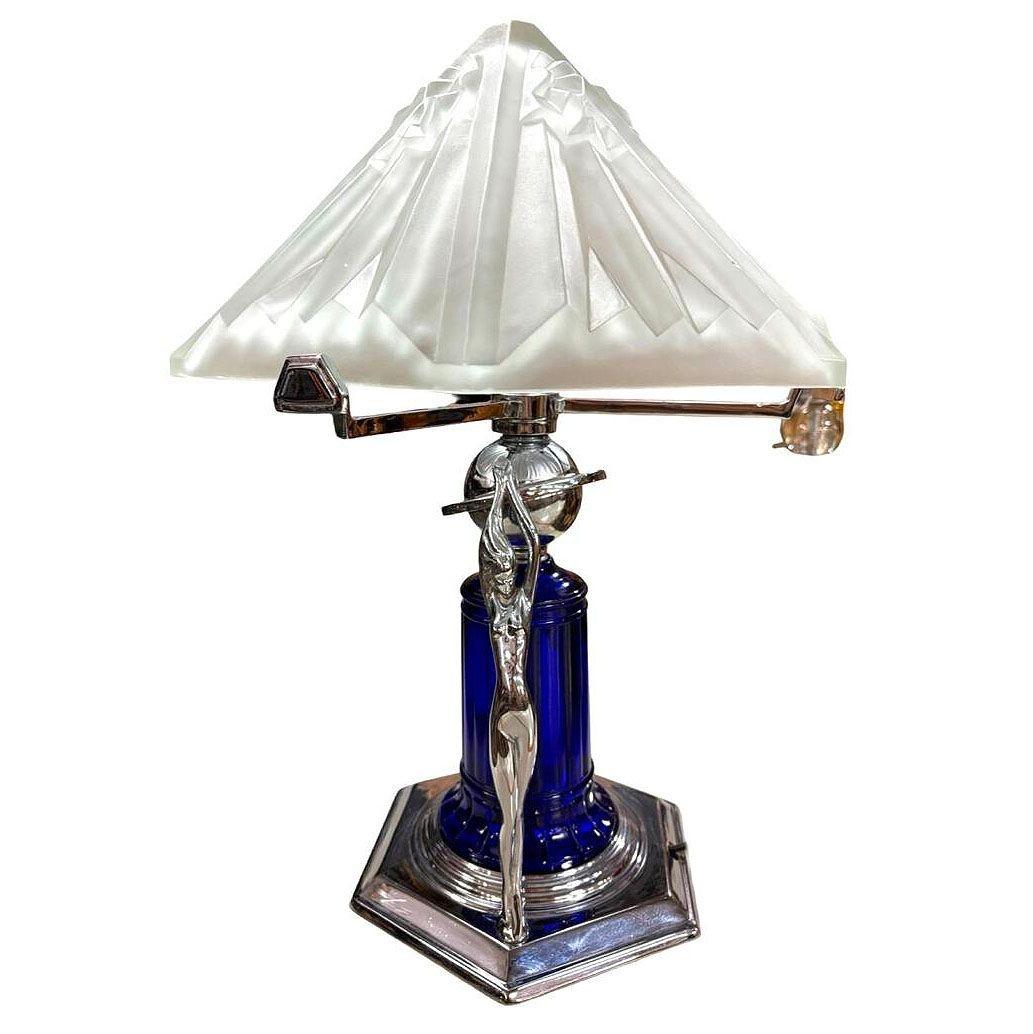 Américain Lampe figurative de style Art déco de l'époque Frankart chromée et cobalt avec abat-jour en verre Vivian en vente