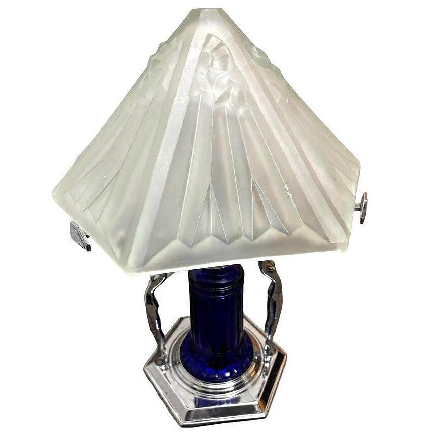 Fin du 20e siècle Lampe figurative de style Art déco de l'époque Frankart chromée et cobalt avec abat-jour en verre Vivian en vente