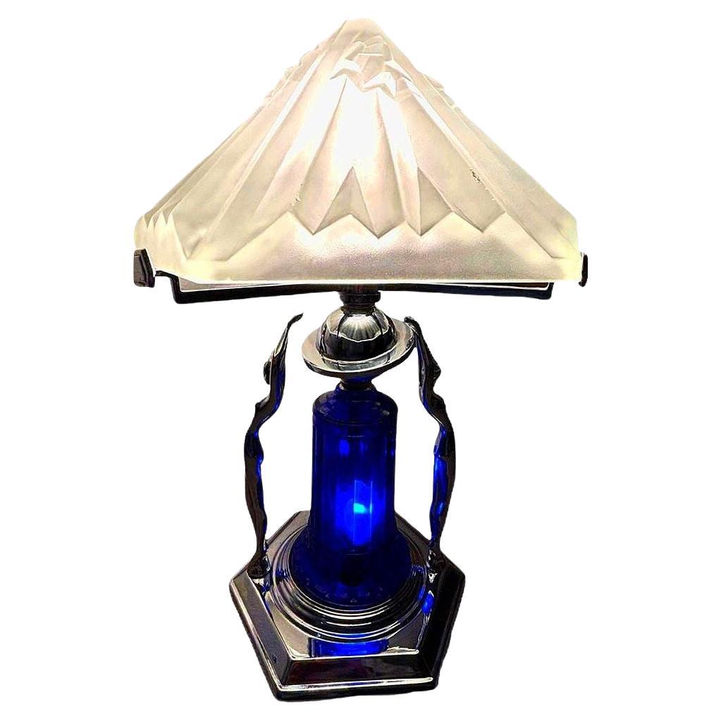 Lampe figurative de style Art déco de l
époque Frankart chromée et cobalt avec abat-jour en verre Vivian