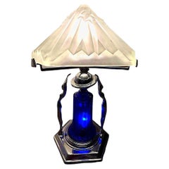 Lampe figurative de style Art déco de l'époque Frankart chromée et cobalt avec abat-jour en verre Vivian