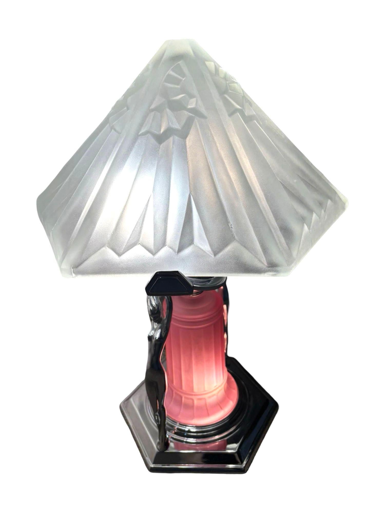 Lampe figurative en chrome avec abat-jour en verre Vivian, époque Frankart, style Art Déco en vente 3