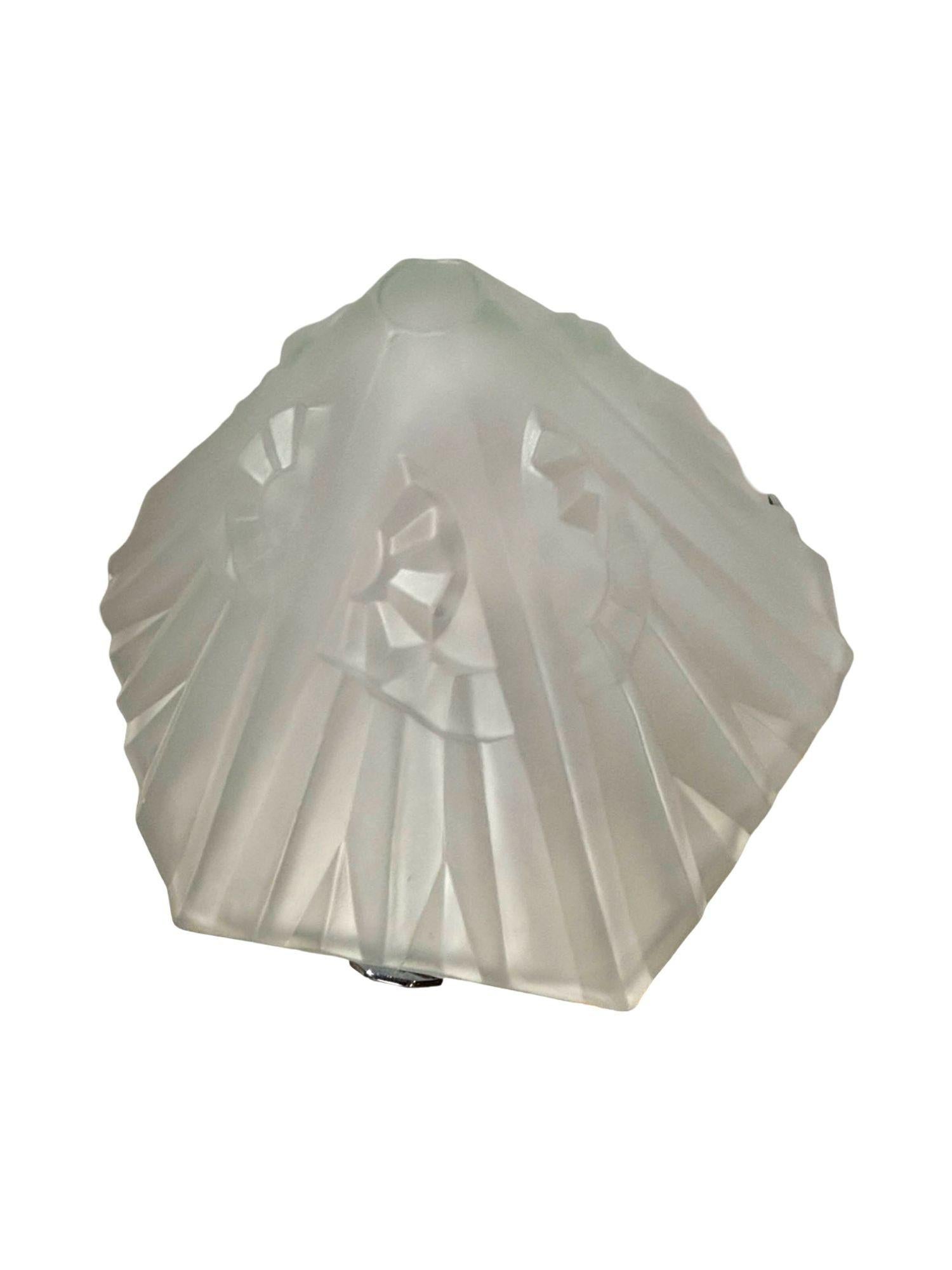 Lampe figurative en chrome avec abat-jour en verre Vivian, époque Frankart, style Art Déco en vente 5