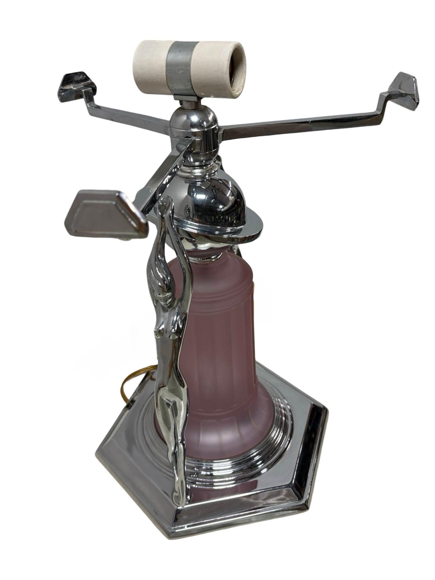 Lampe figurative en chrome avec abat-jour en verre Vivian, époque Frankart, style Art Déco Excellent état - En vente à Van Nuys, CA