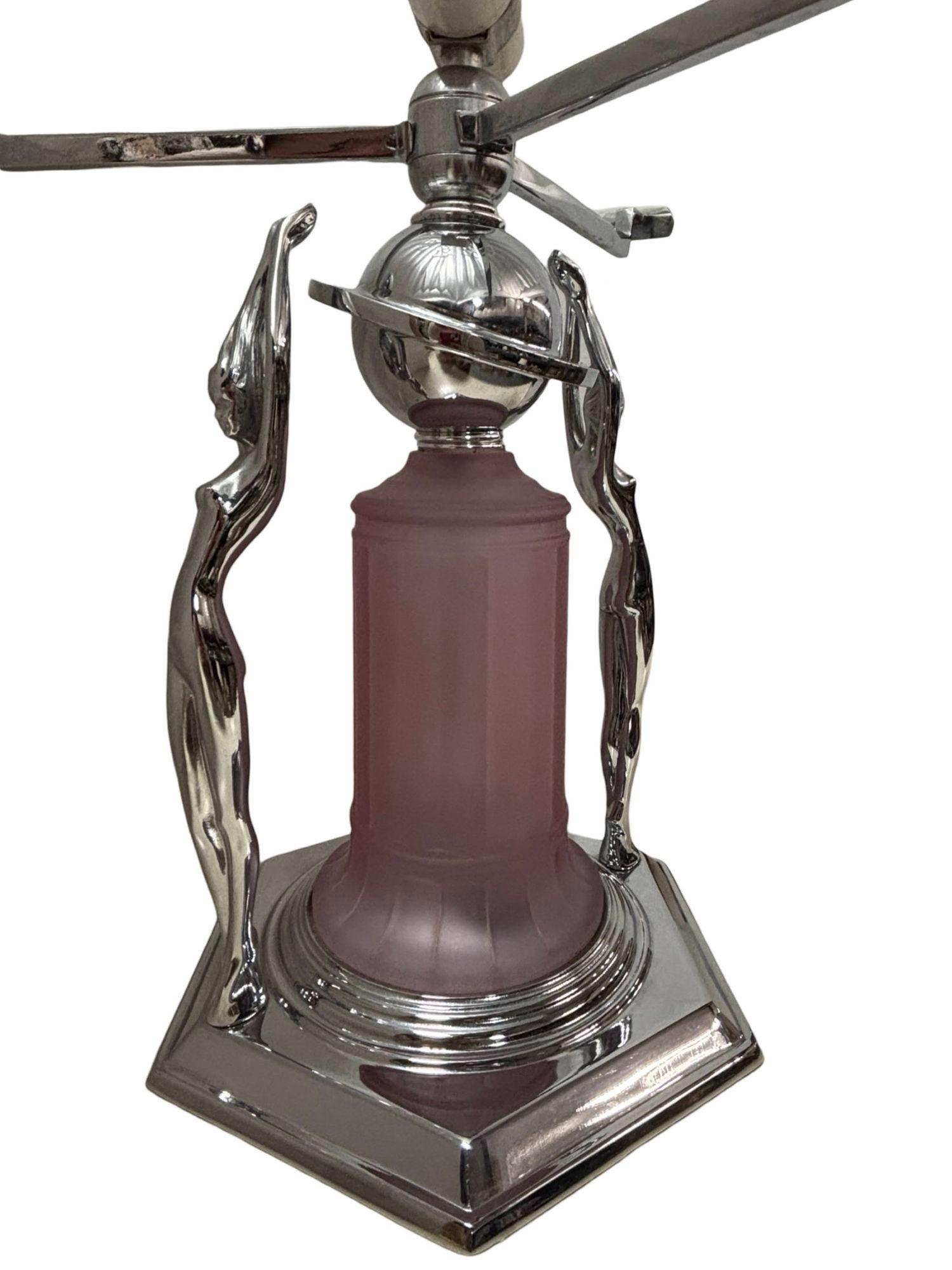 Fin du 20e siècle Lampe figurative en chrome avec abat-jour en verre Vivian, époque Frankart, style Art Déco en vente