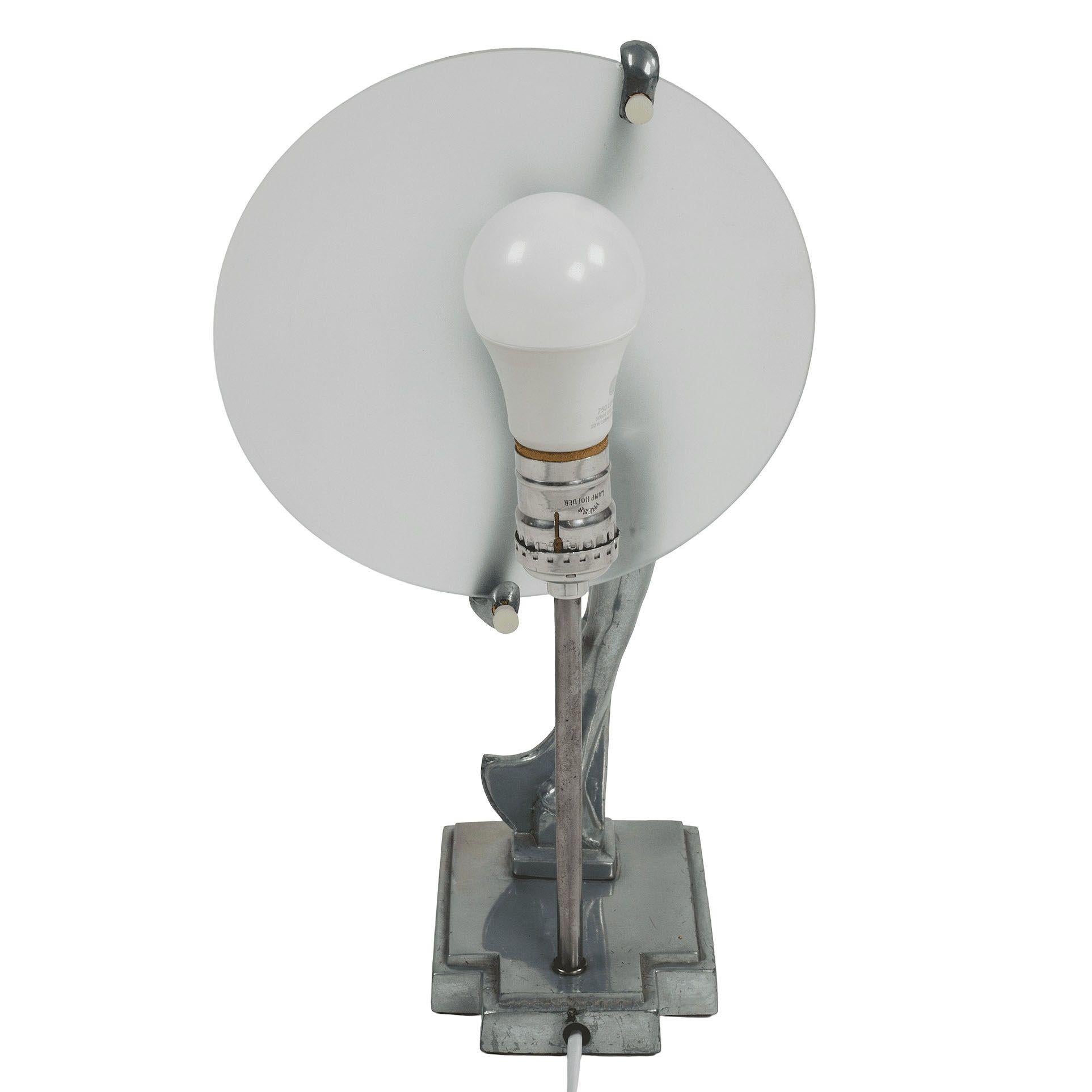 Américain Lampe de table de style Frankart, Silhouette nue, A Silver Moon Spelter by Sarsparilla en vente