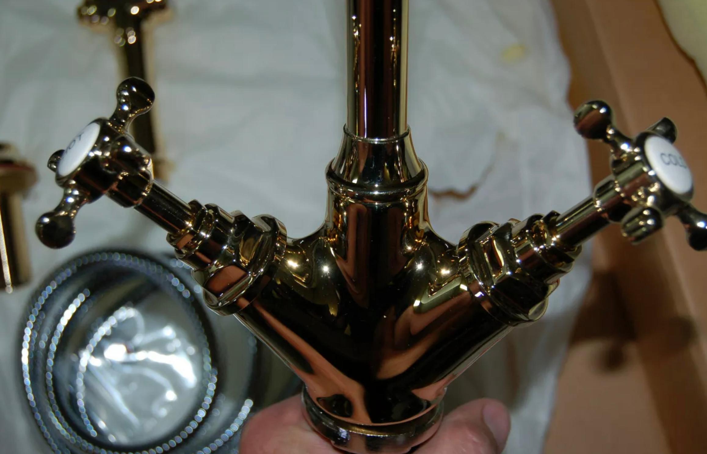 Franke BiFlow Polished Brass Kitchen Faucet w/ Side Spray, Switzerland In Excellent Condition In Brooklyn, NY