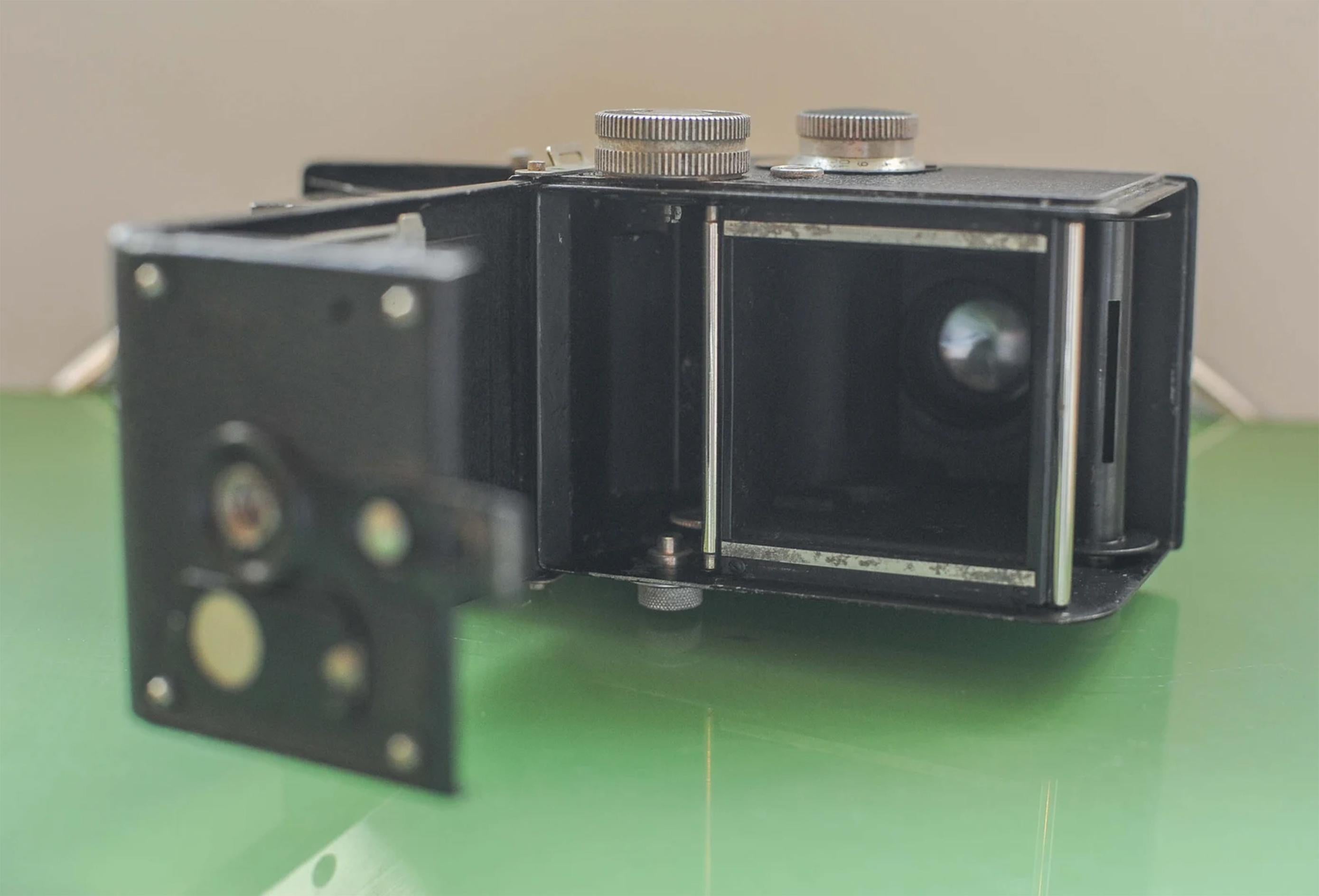 20th Century Franke & Heidecke Rolleicord II 120 Film Twin Lens Reflex Camera & Case 