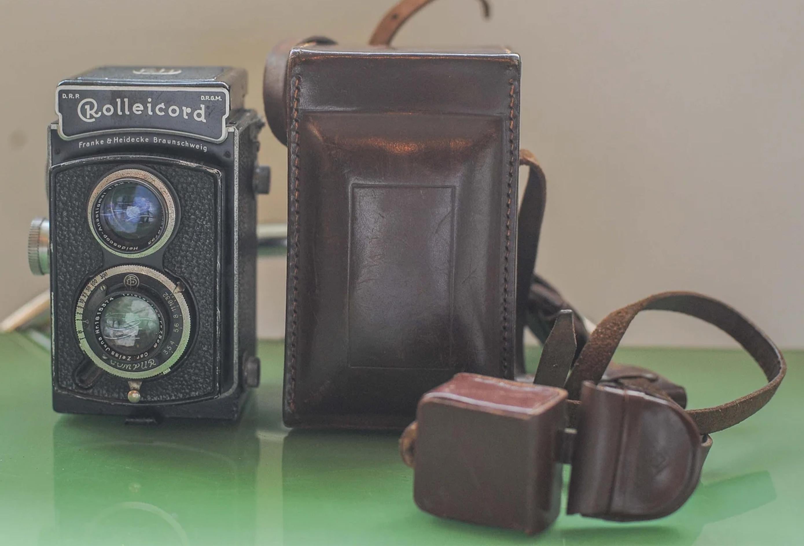 Metal Franke & Heidecke Rolleicord II 120 Film Twin Lens Reflex Camera & Case 