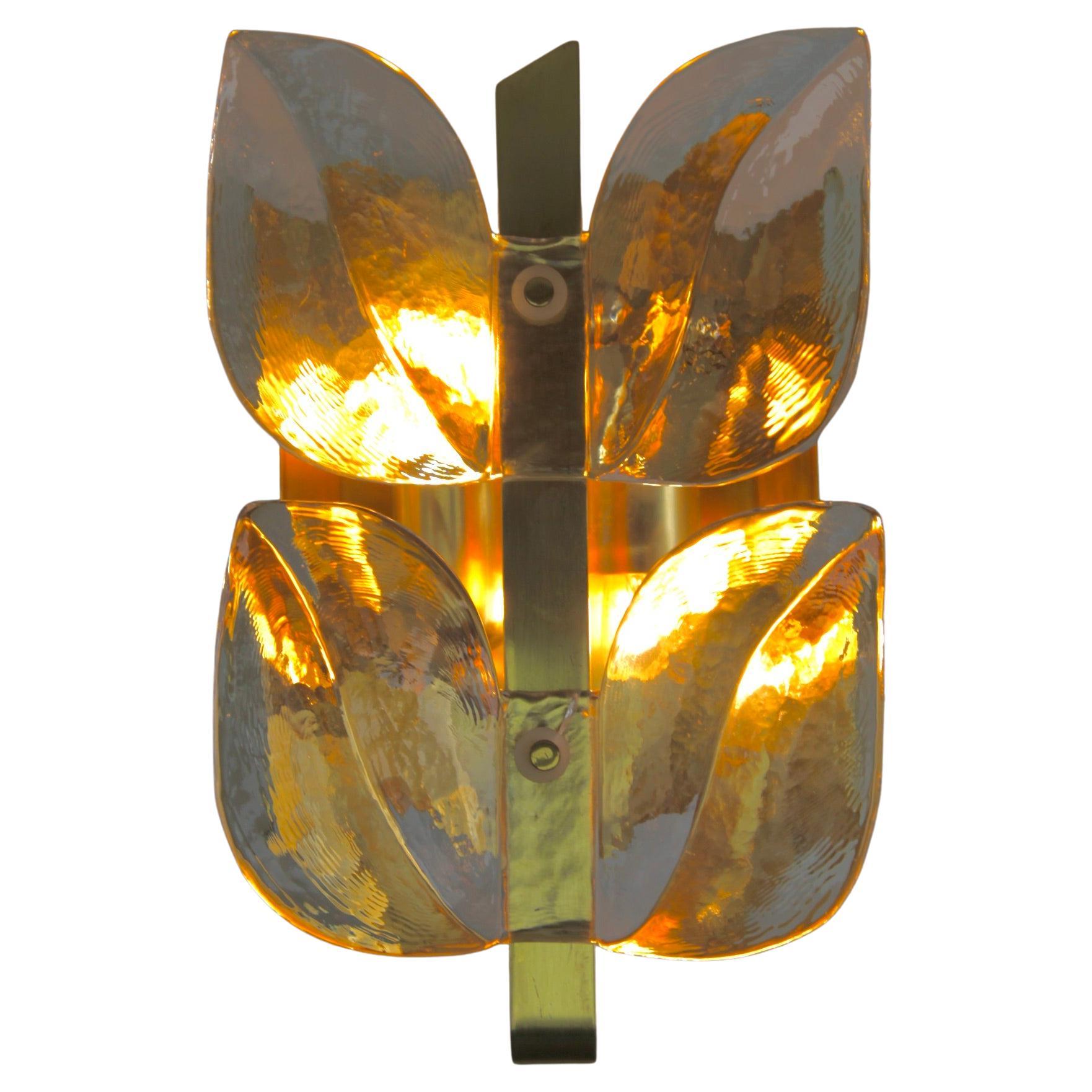 Franken Kg Kalmar Art Glass leaf sconce 'wall-light', circa 1970s
Attractive light fixture made up of a flower leafs Glass in clear glass with organic Forms.
Solid brass mounts with two E14 screw fitting. 

I have equipped the lamp with a screw