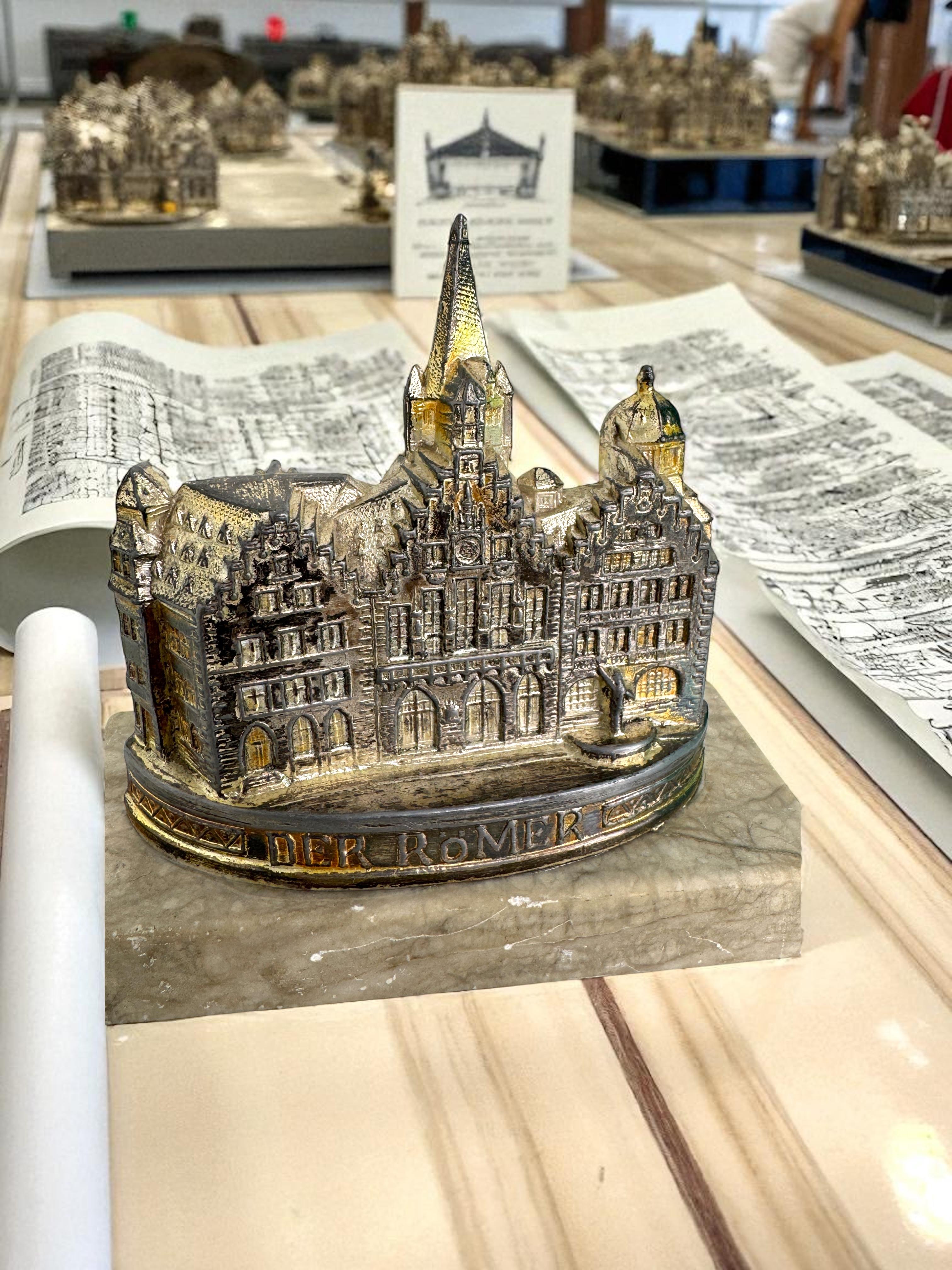Frankfurt Townes Souvenir Building Architectural Collectible Germany 1920s en vente 11