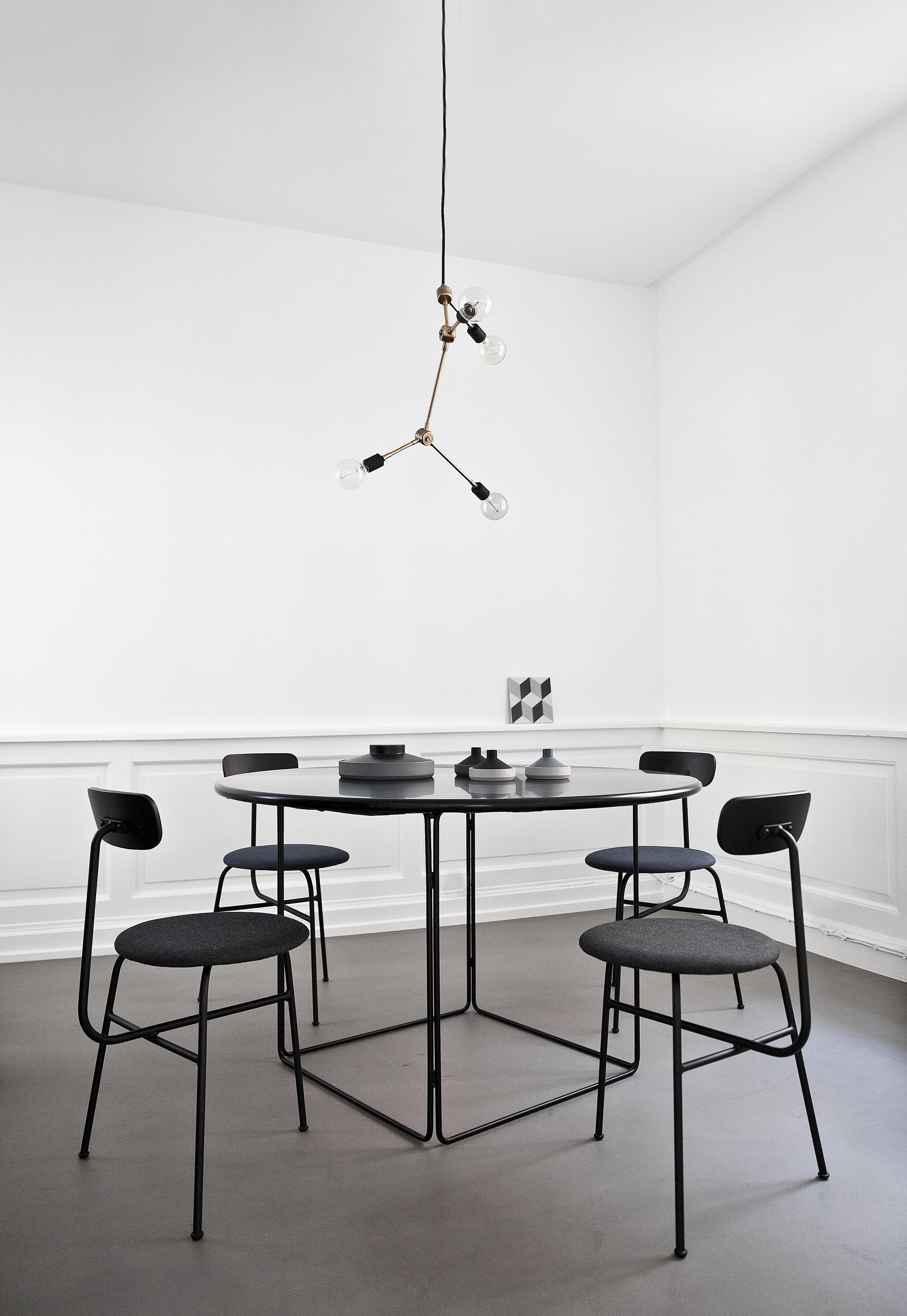 Scandinavian Modern Franklin Chandelier, Black, UL, Designed by Søren Rose For Sale