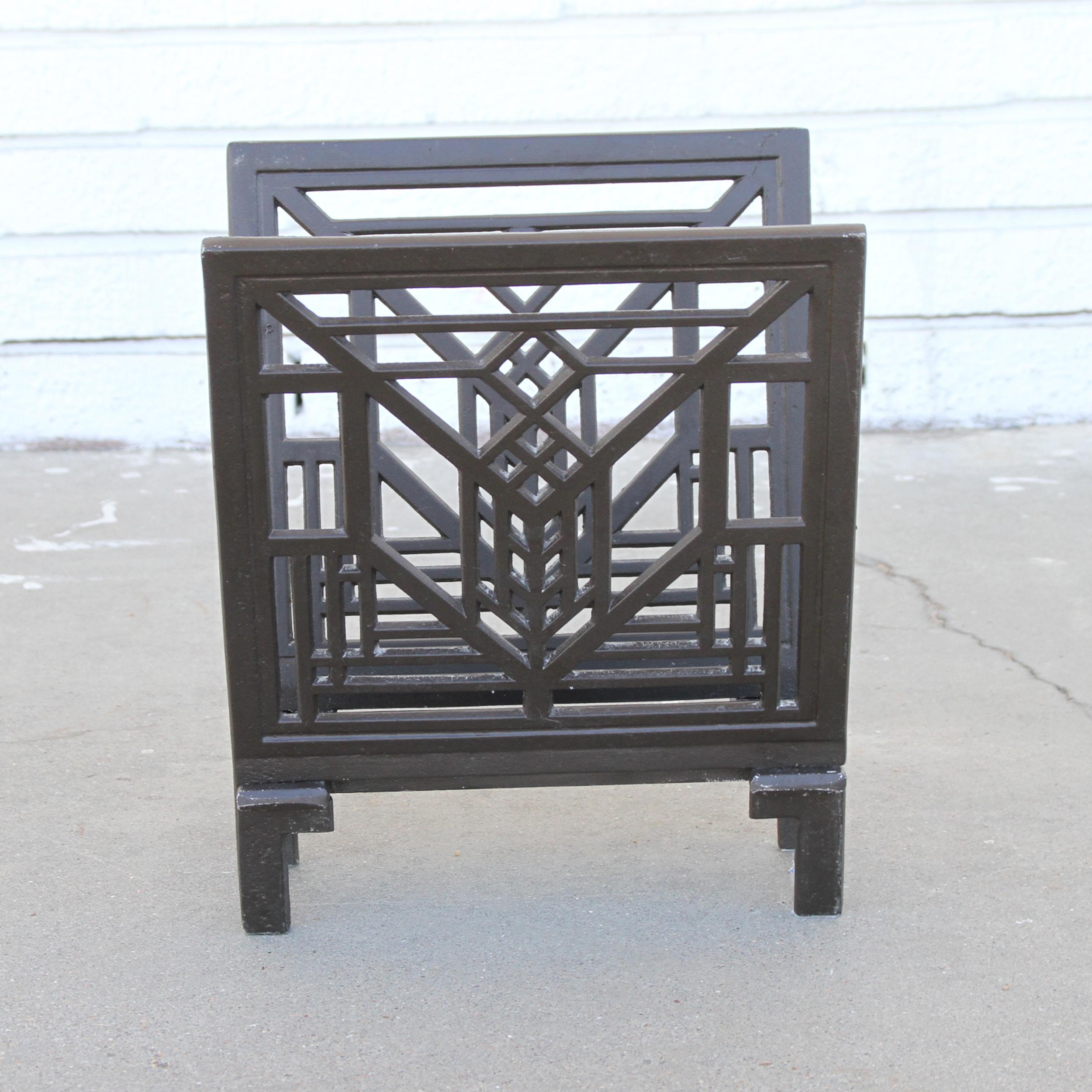 Arts and Crafts Porte-revues en métal Franklin Lloyd Wright en vente