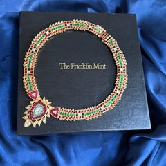 Franklin Mint Mughal Revival Collana girocollo placcata oro con pietre di vetro