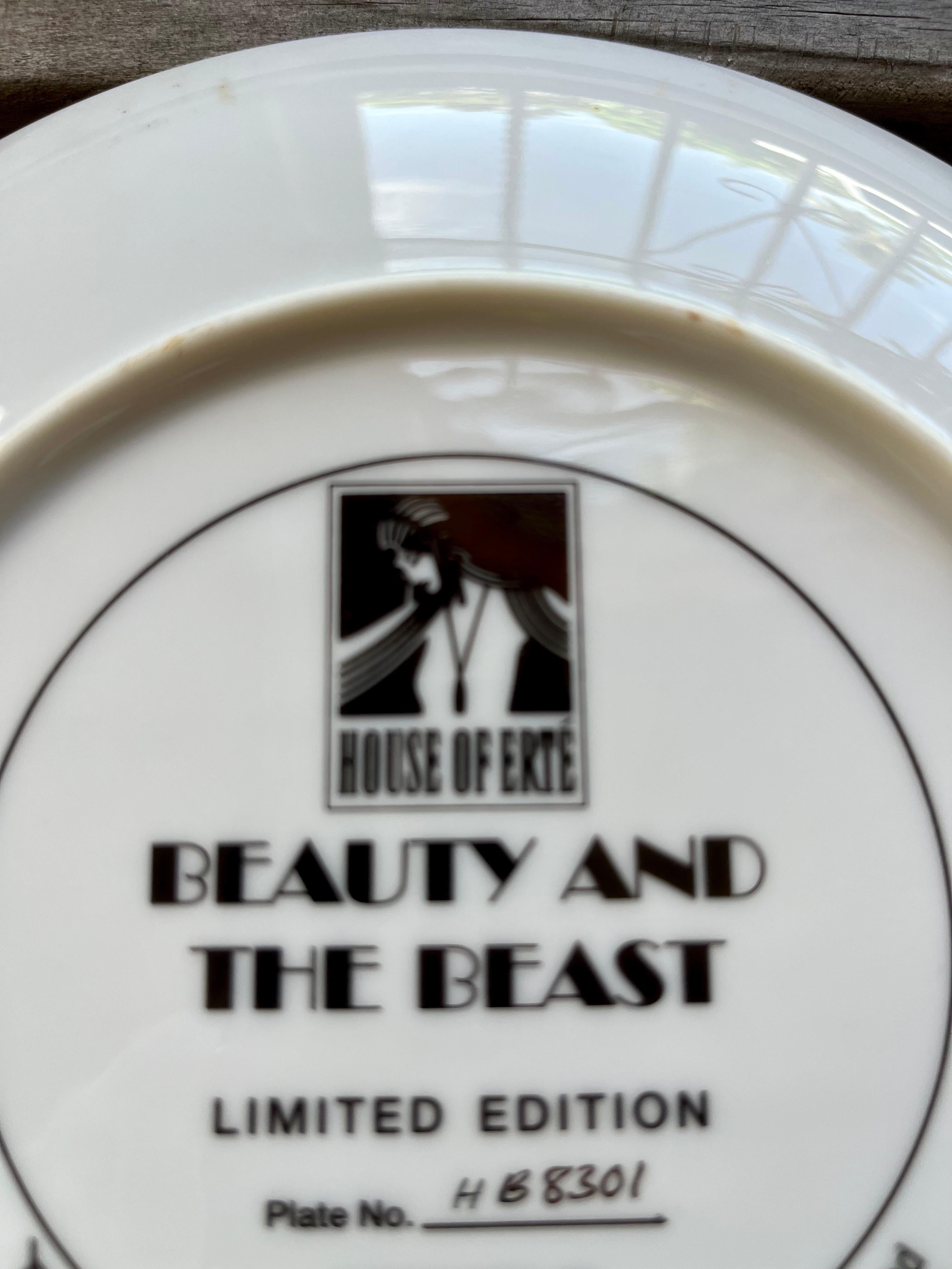 Fin du 20e siècle Assiette en porcelaine The House of Erte « The Beauty and the Beast » (La beauté et la bête) en vente