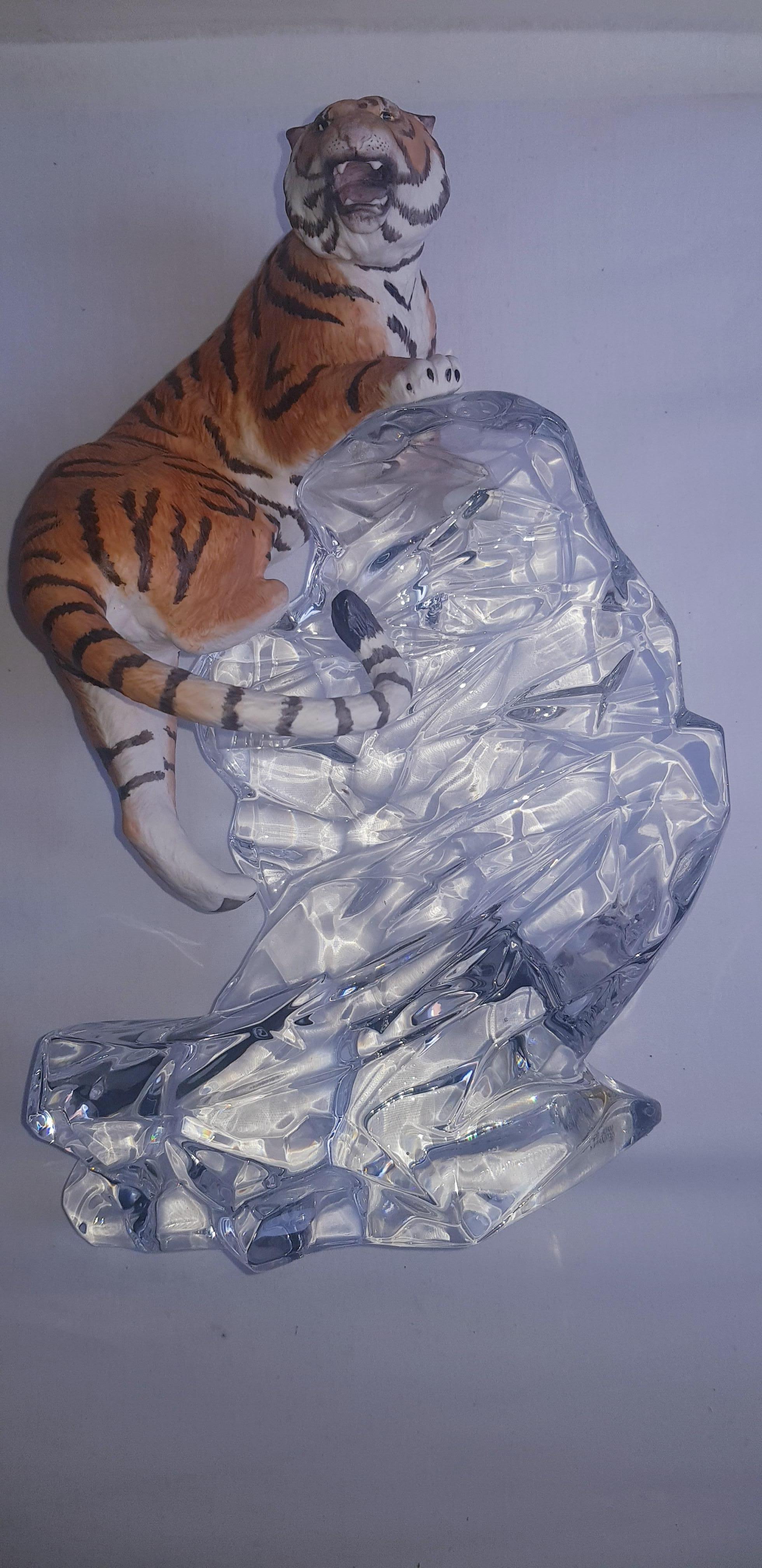 Hand-Crafted Franklin MInt Tiger Ice Lead Crystal Sculpture For Sale
