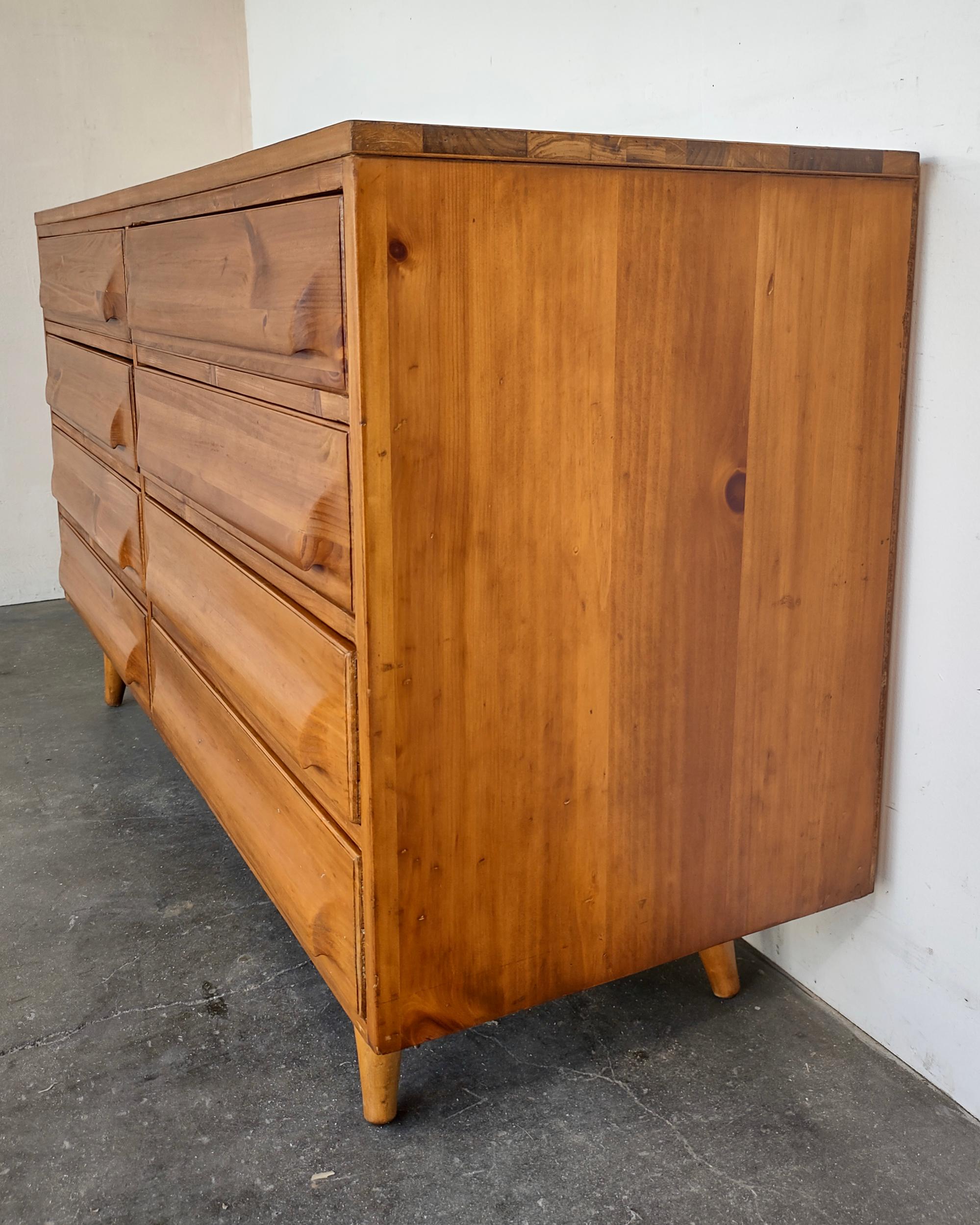 North American Franklin Shockey Co. Sculpted Pine Mid-Century Modern Lowboy Dresser 1950s