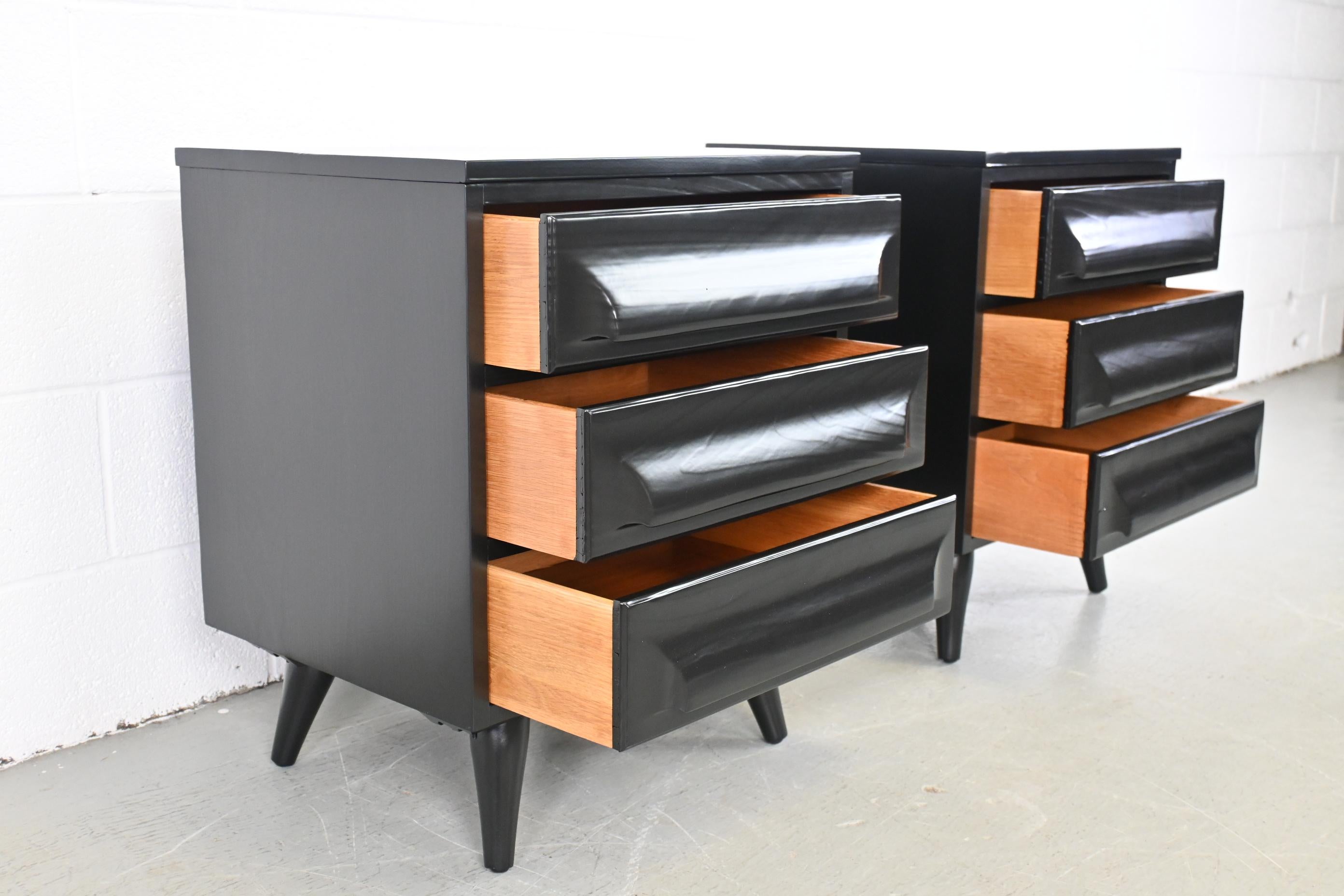 Franklin Shockey Mid-Century Modern Black Lacquered Sculpted Pine Nightstands For Sale 5