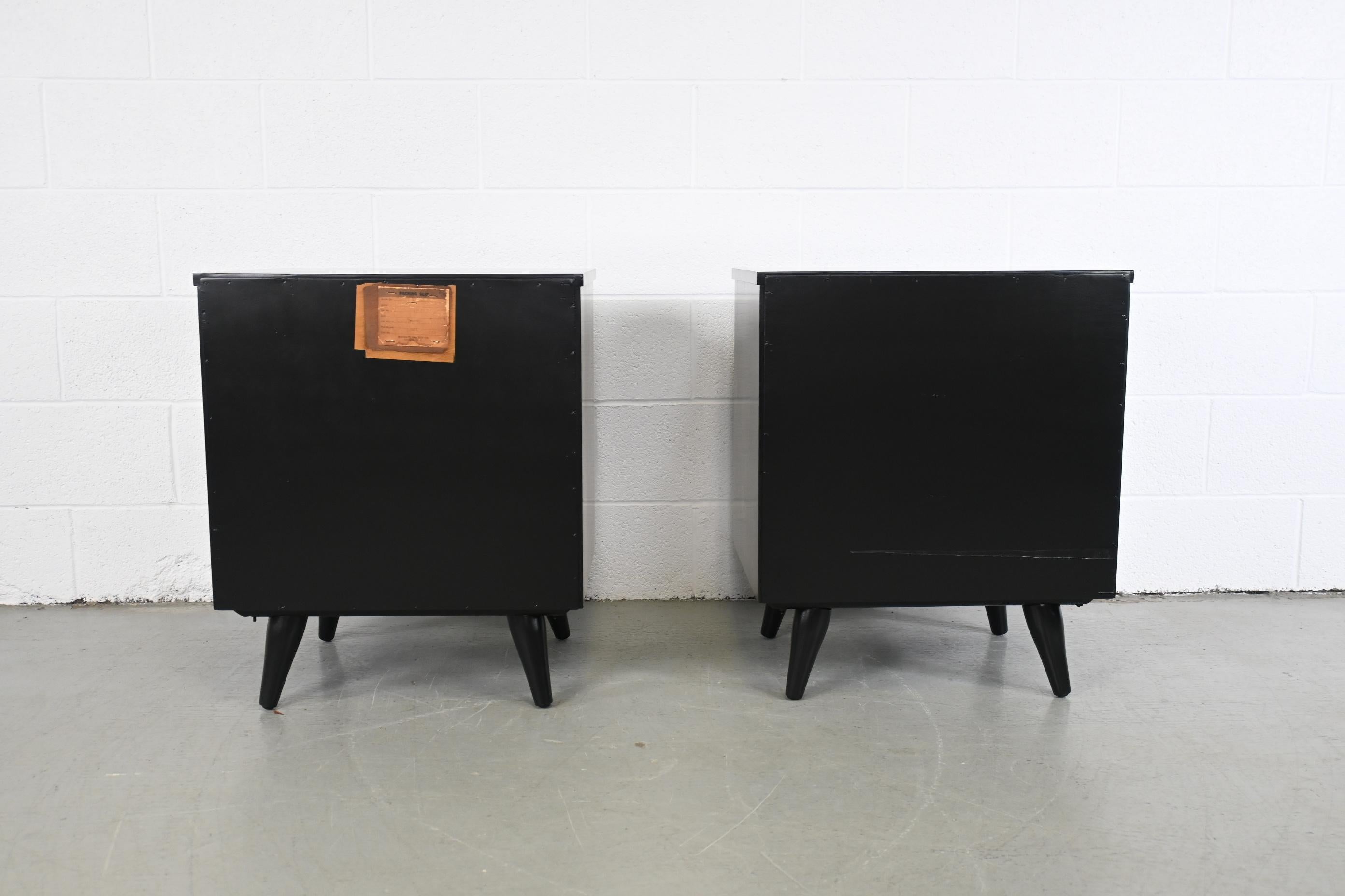 Franklin Shockey Mid-Century Modern Black Lacquered Sculpted Pine Nightstands For Sale 6