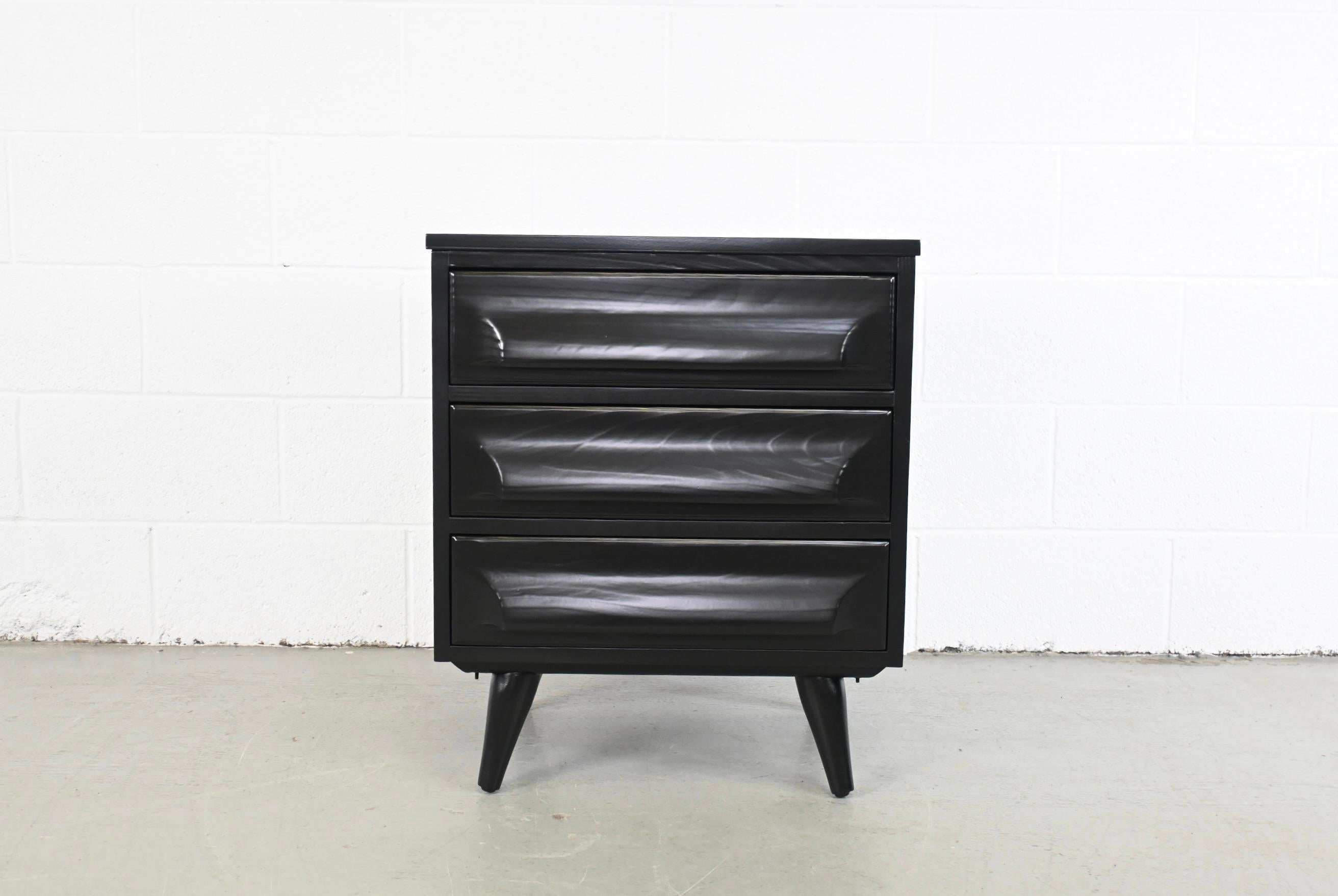 Franklin Shockey Mid-Century Modern Black Lacquered Sculpted Pine Nightstands For Sale 7