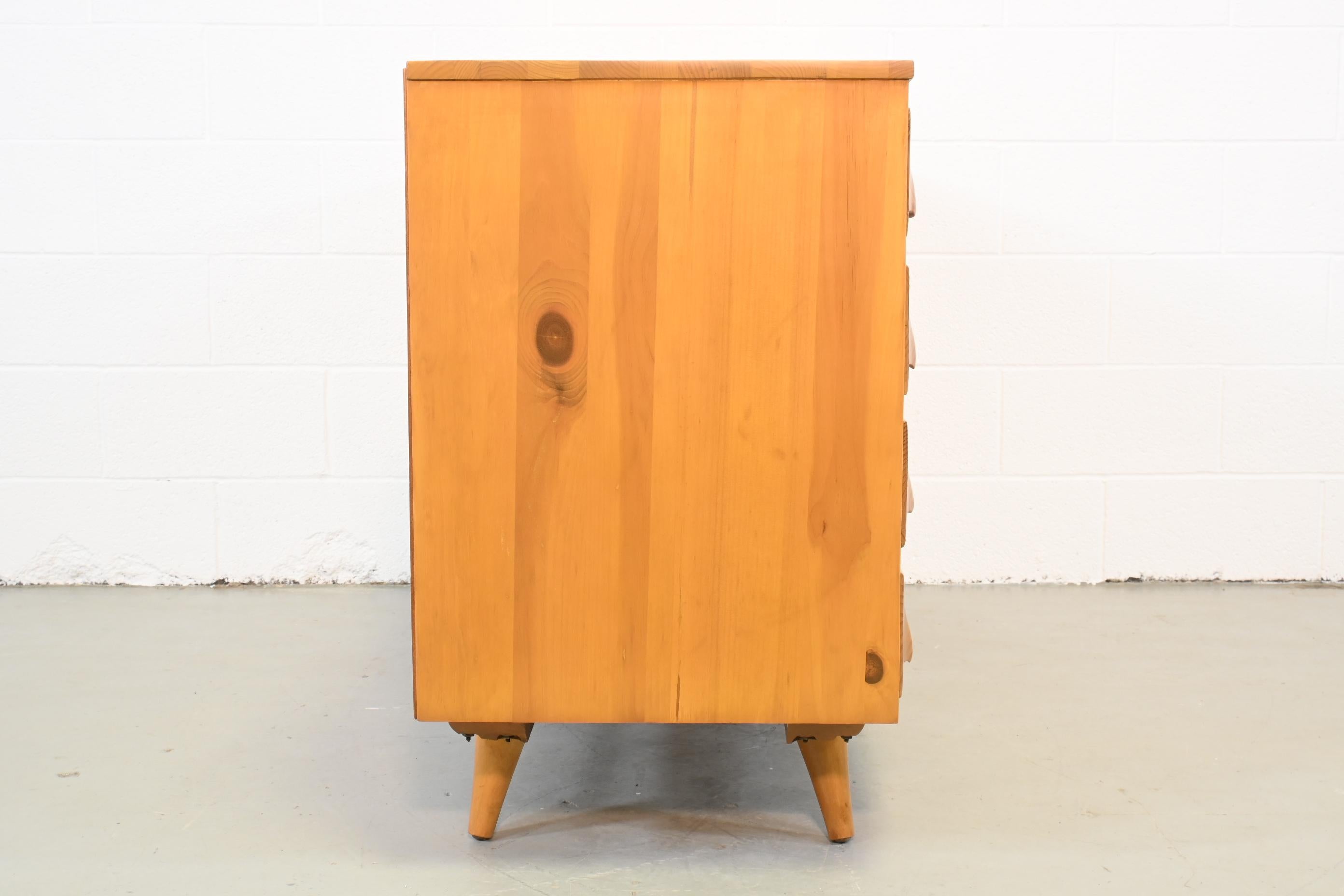 Franklin Shockey Mid-Century Modern Eight-Drawer Pine Dresser For Sale 1