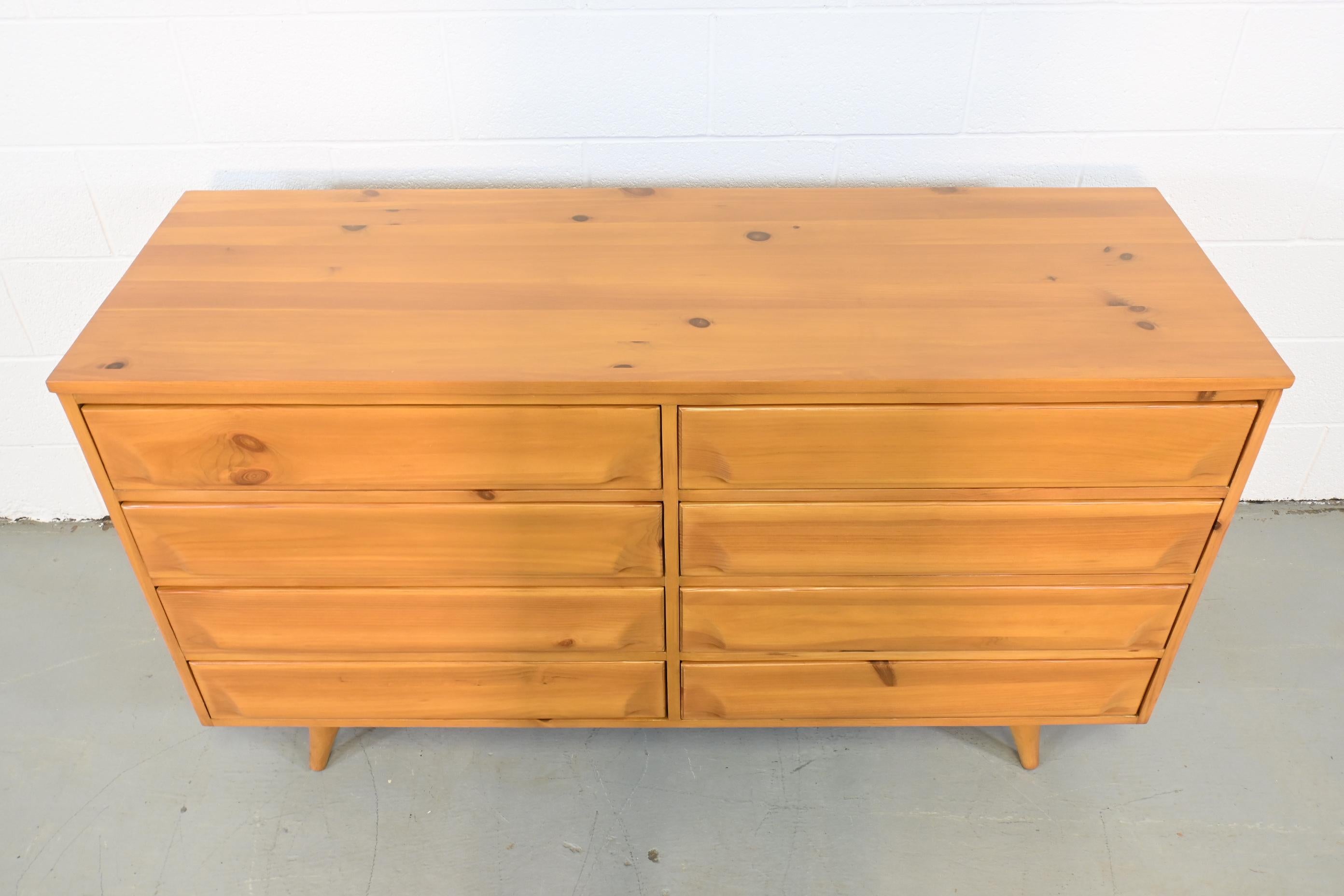 Lacquered Franklin Shockey Mid-Century Modern Eight-Drawer Pine Dresser For Sale