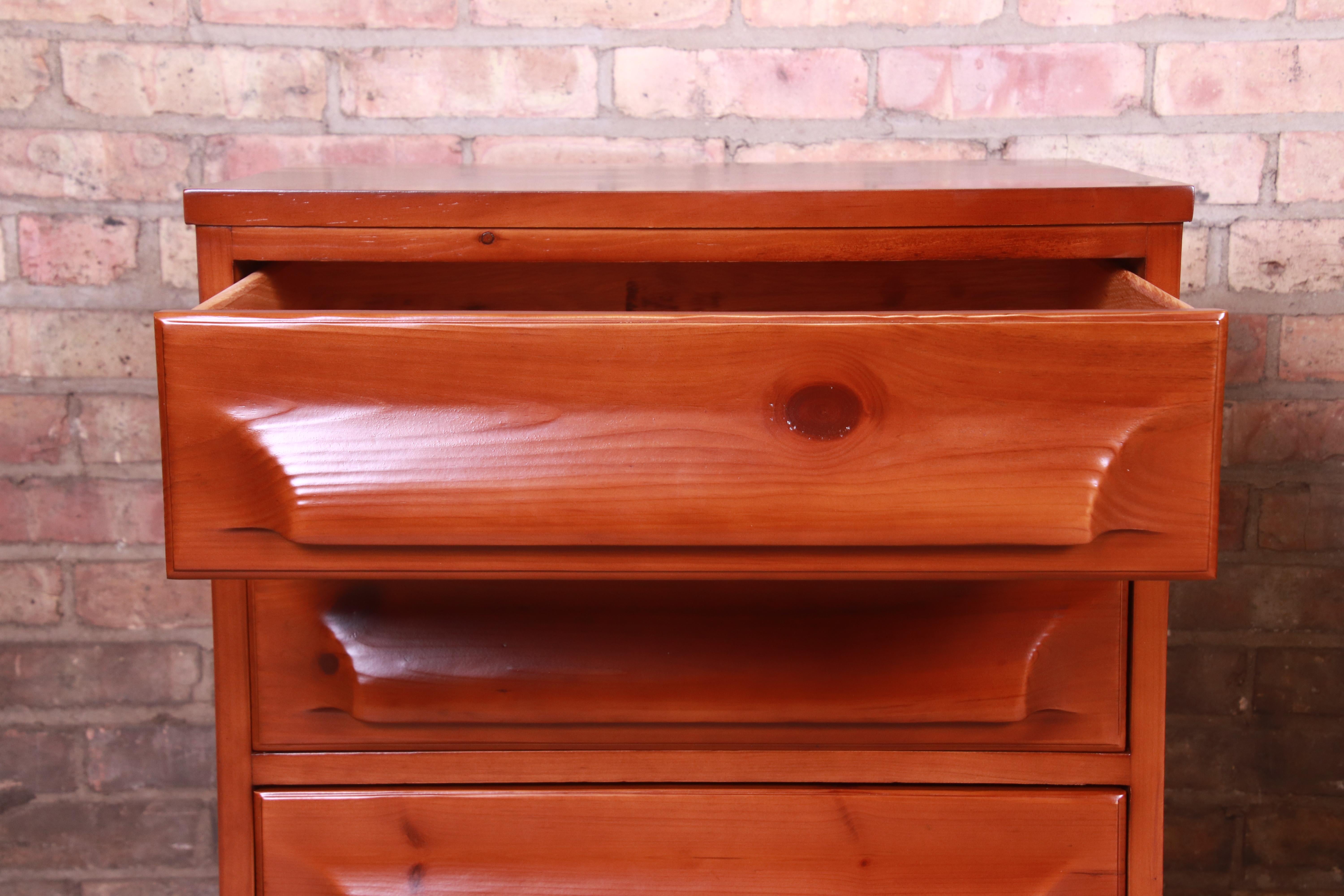 Franklin Shockey Mid-Century Modern Sculpted Pine Bedside Chests, Refinished For Sale 3