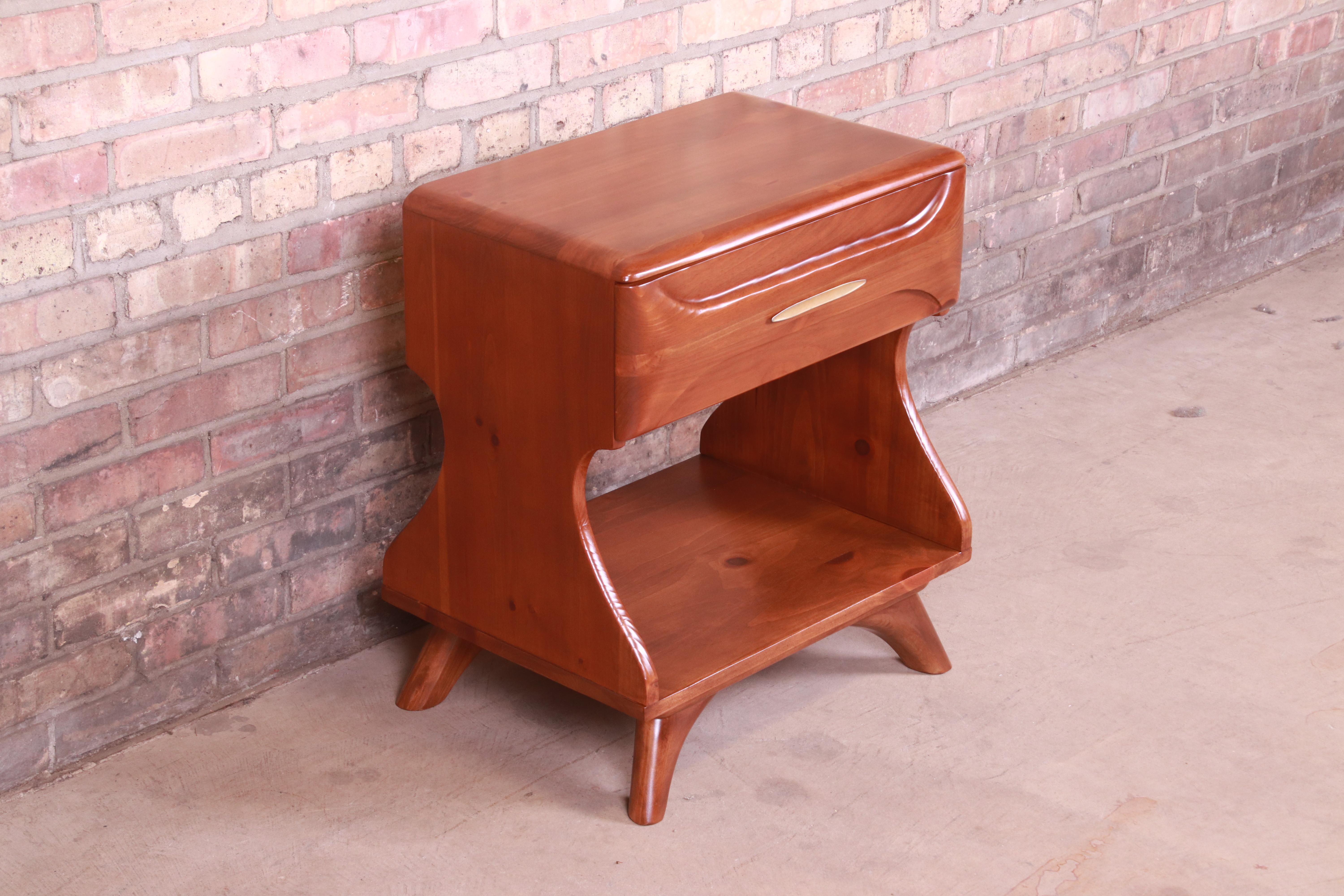 Franklin Shockey Mid-Century Modern Sculpted Solid Pine Nightstand, Refinished In Good Condition In South Bend, IN