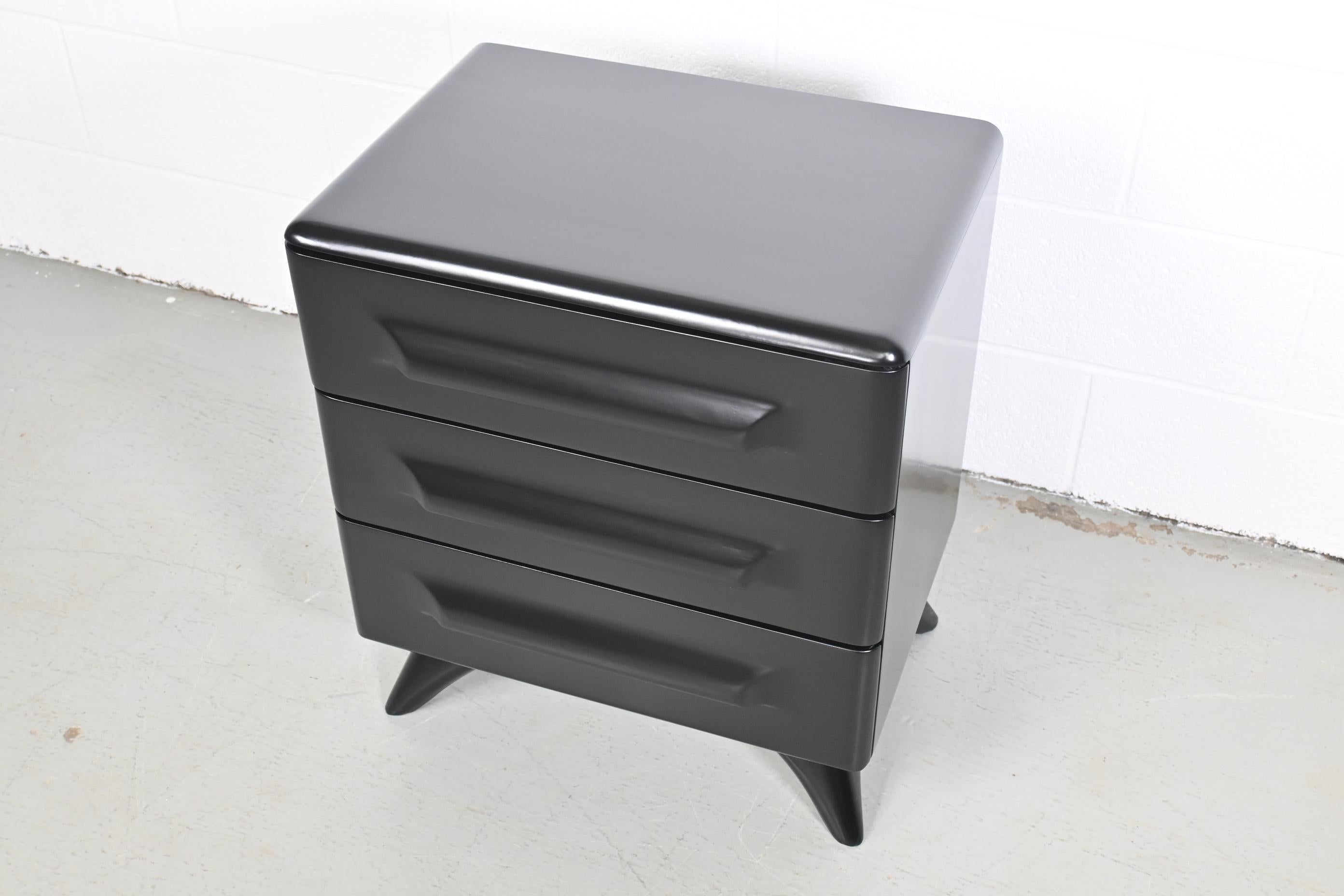 Franklin Shockey Sculpted Black Lacquered Maple Nightstand In Excellent Condition In Morgan, UT