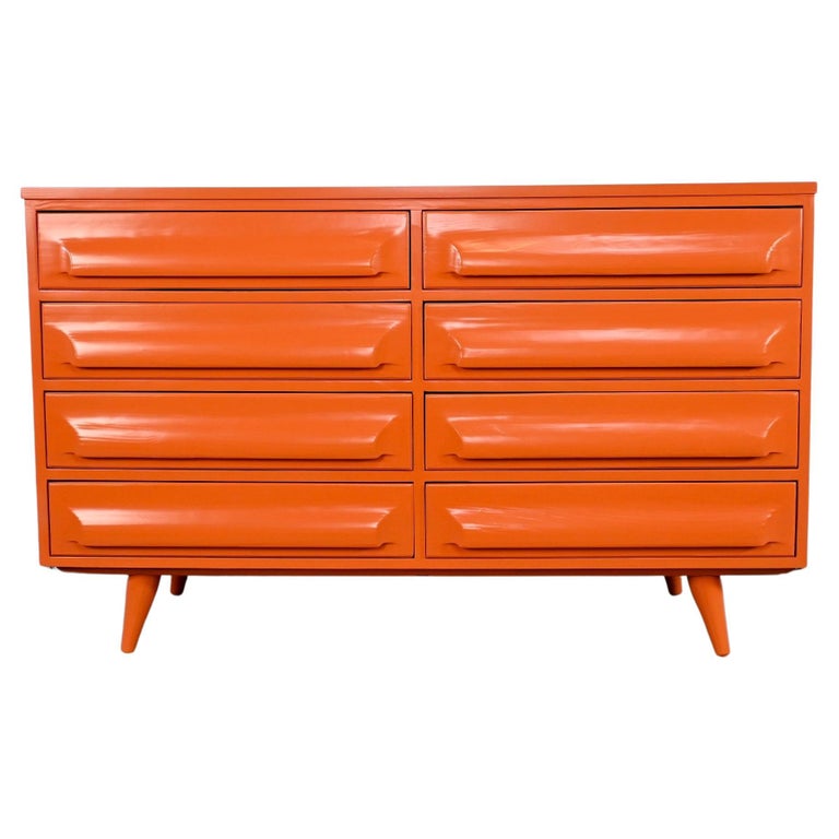Commode Franklin en pin sculpté de style moderne du milieu du siècle ...