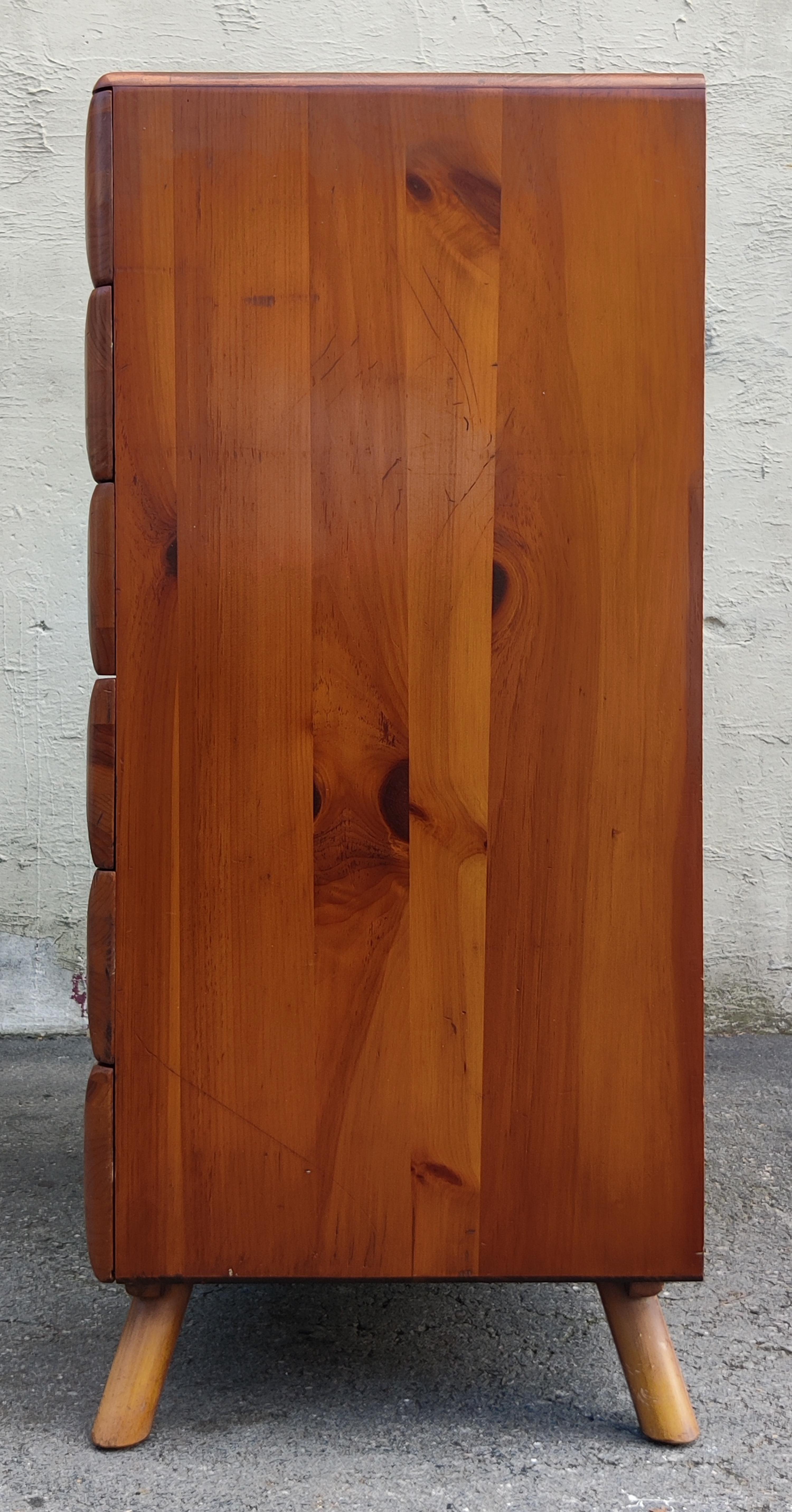 Commode haute Franklin en pin sculpté à 6 tiroirs, mi-siècle moderne, années 1970 en vente 3