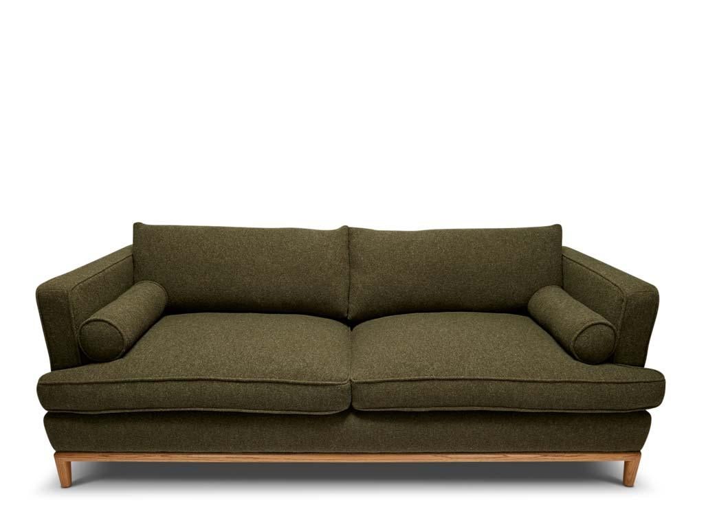 Das Sofa Franklin ist eine Variante unseres Sofas Montebello Classic. Er verfügt über zwei mit Daunen umhüllte Sitz- und Rückenkissen und zwei Bolster-Kissen.

Die Lawson-Fenning Collection'S wird in Los Angeles, Kalifornien, entworfen und