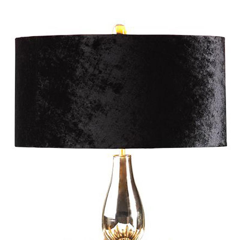 Table lamp Franklin in bronze finish, with
solid brass leaves in bronze finish. With black
velvet lampshade and leaves handcrafted in 
solid brass in bronze finish. With center mirror 
glass on the foot structure. With 2 bulbs, lamp 
holder